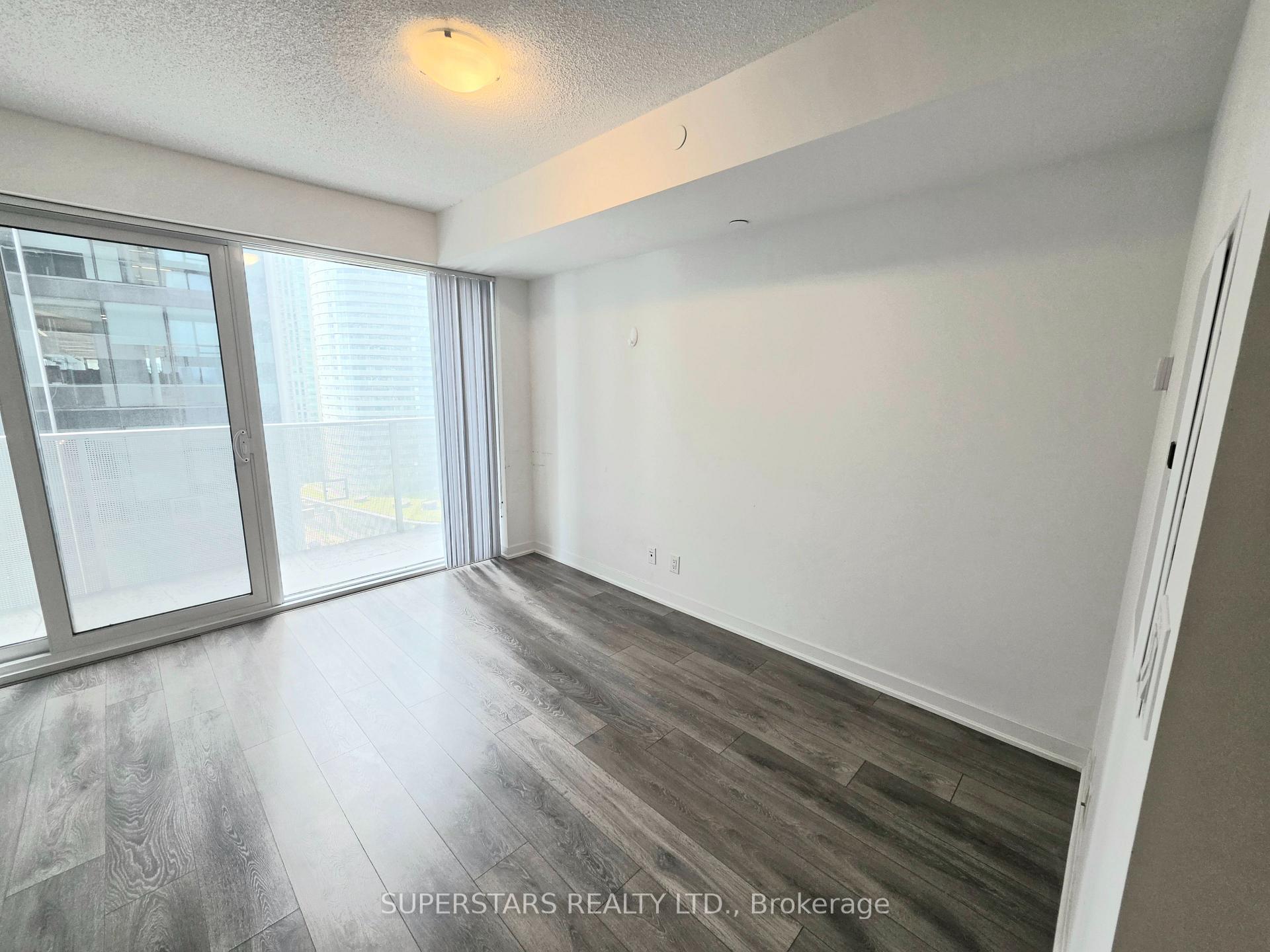 Photo 5 of Unit 1511, 100 Harbour Street, Toronto, Waterfront Communities — HOMEH