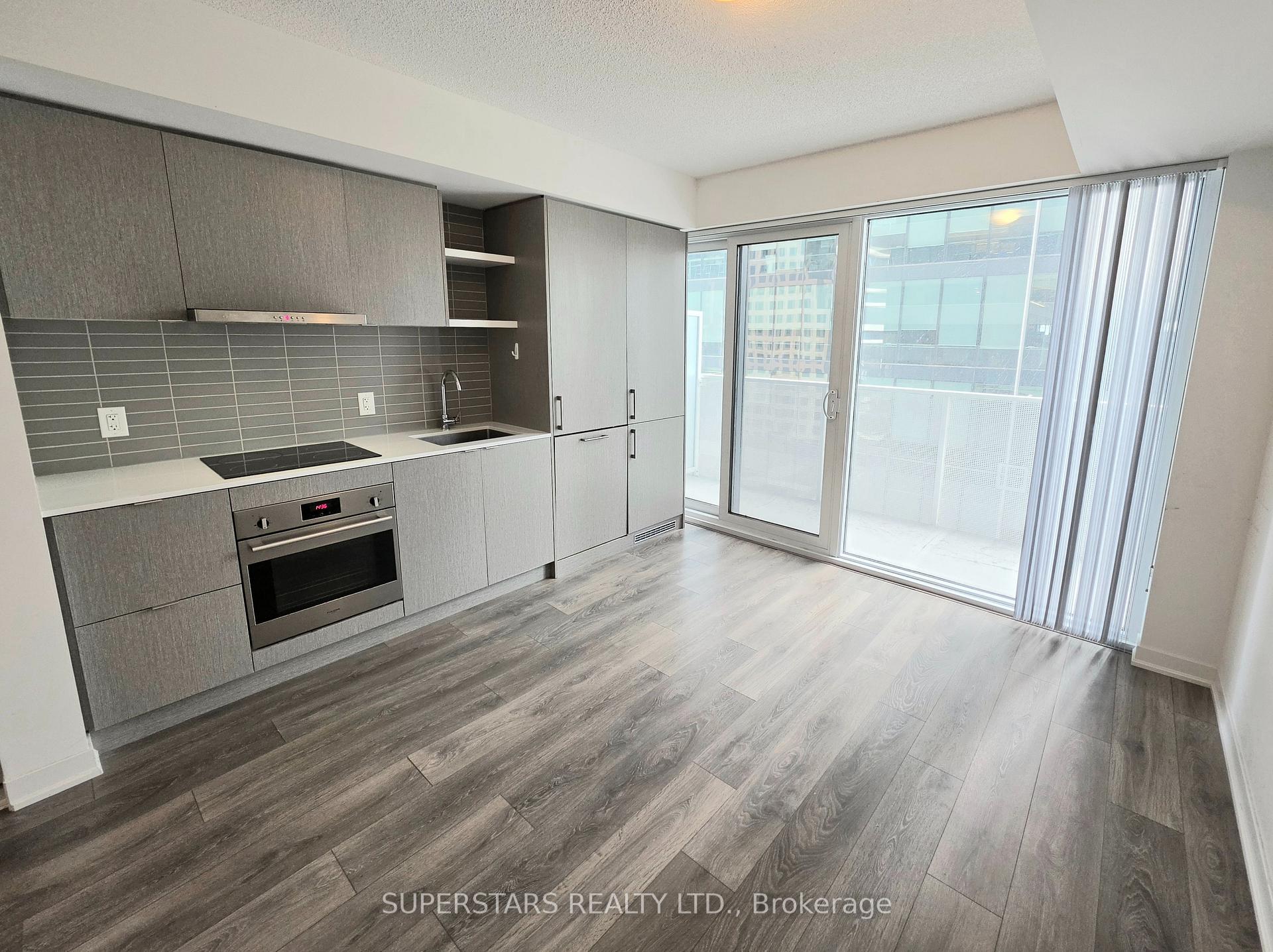 Photo 7 of Unit 1511, 100 Harbour Street, Toronto, Waterfront Communities — HOMEH