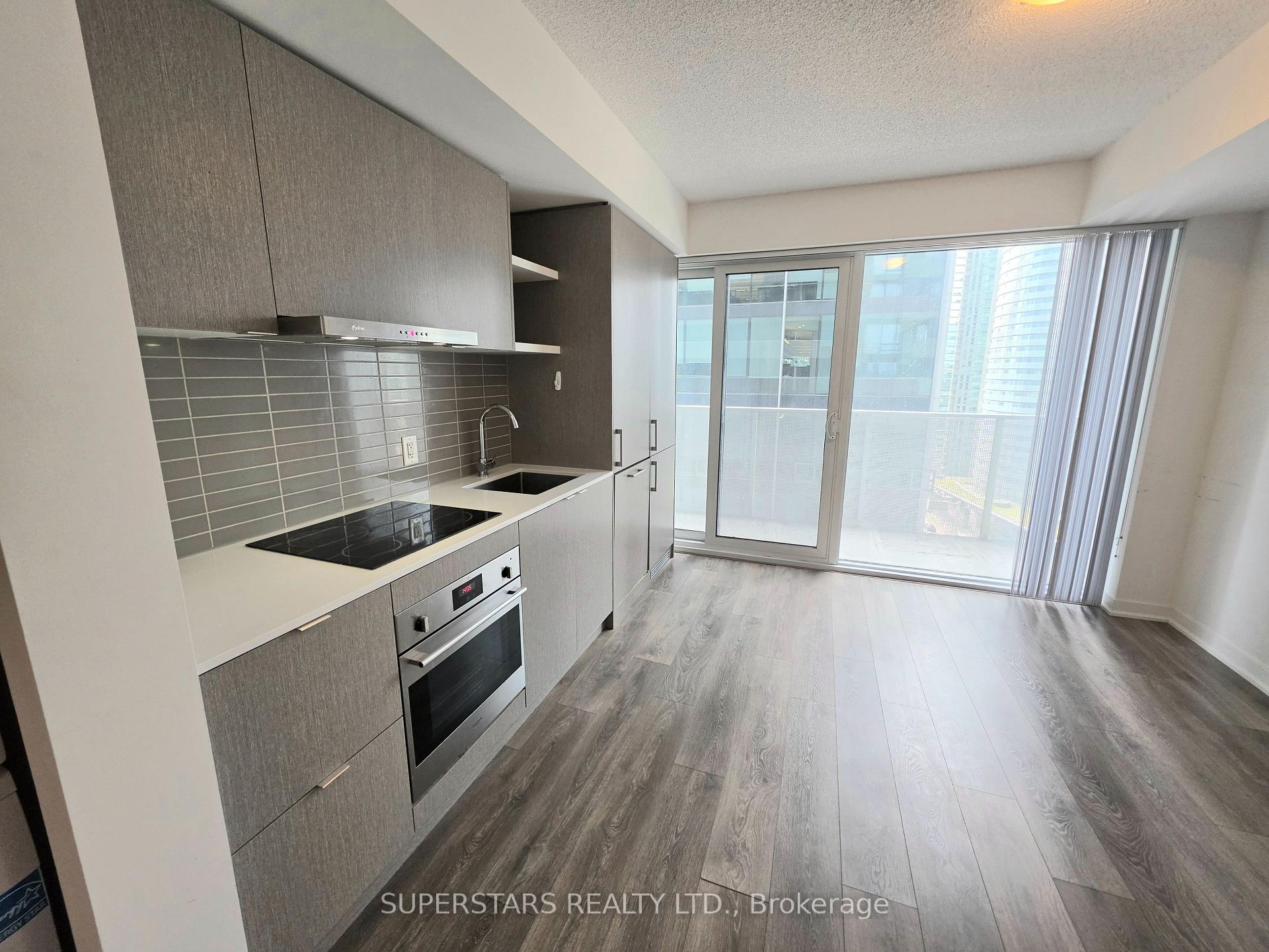 Photo 8 of Unit 1511, 100 Harbour Street, Toronto, Waterfront Communities — HOMEH