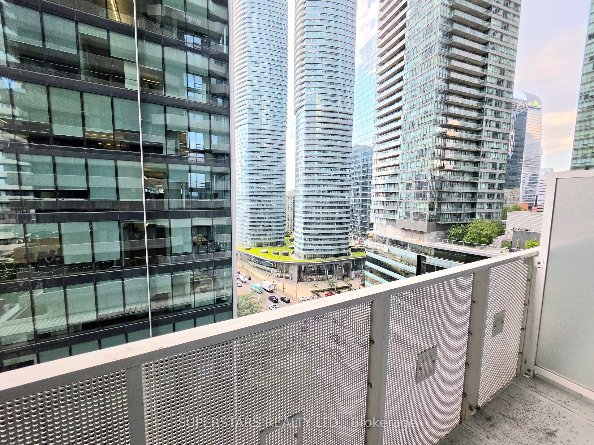 Photo 11 of Unit 1511, 100 Harbour Street, Toronto, Waterfront Communities — HOMEH