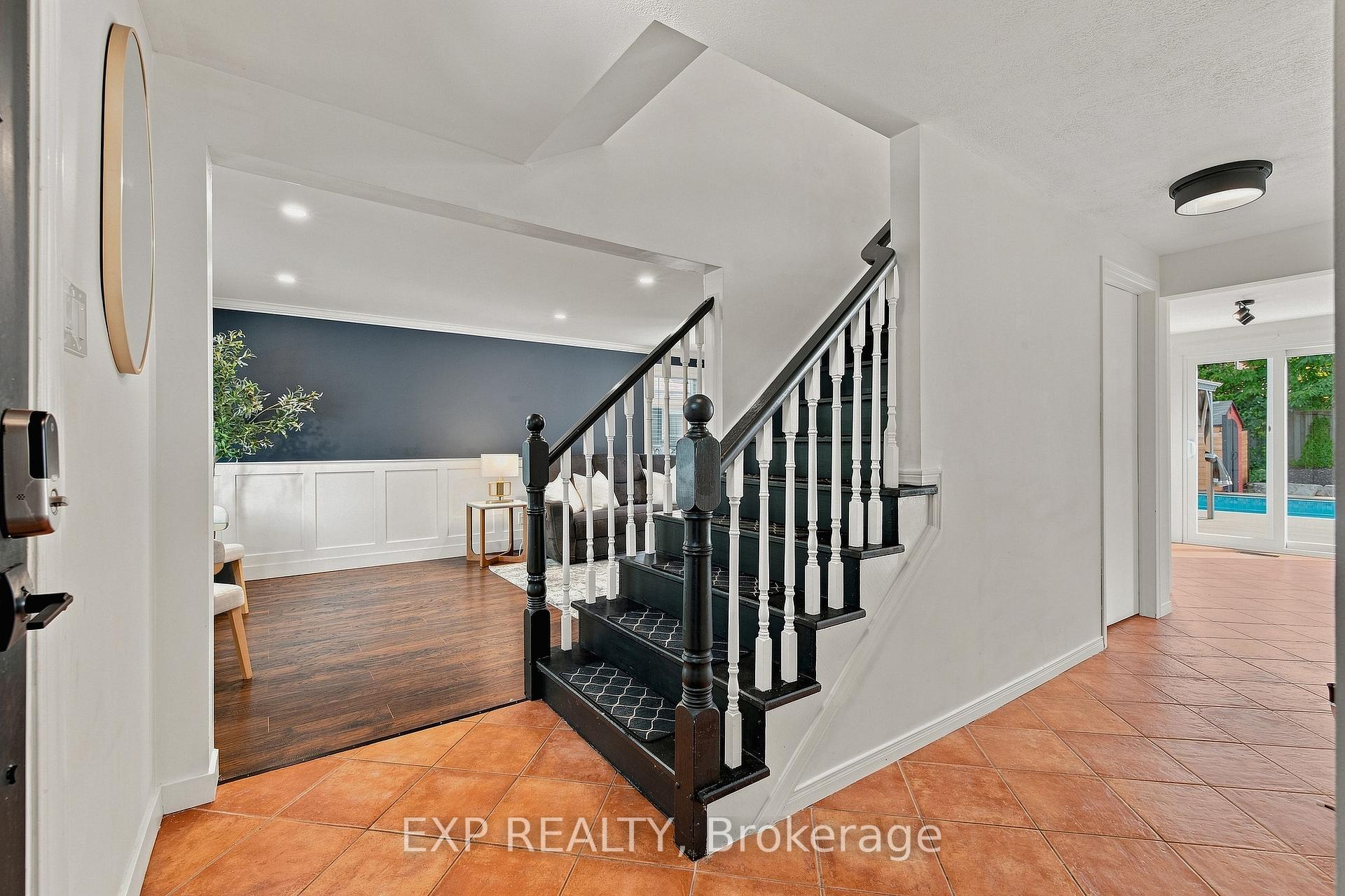 Photo 5 of 22 Driftwood Drive, Kitchener, Forest Heights — HOMEH