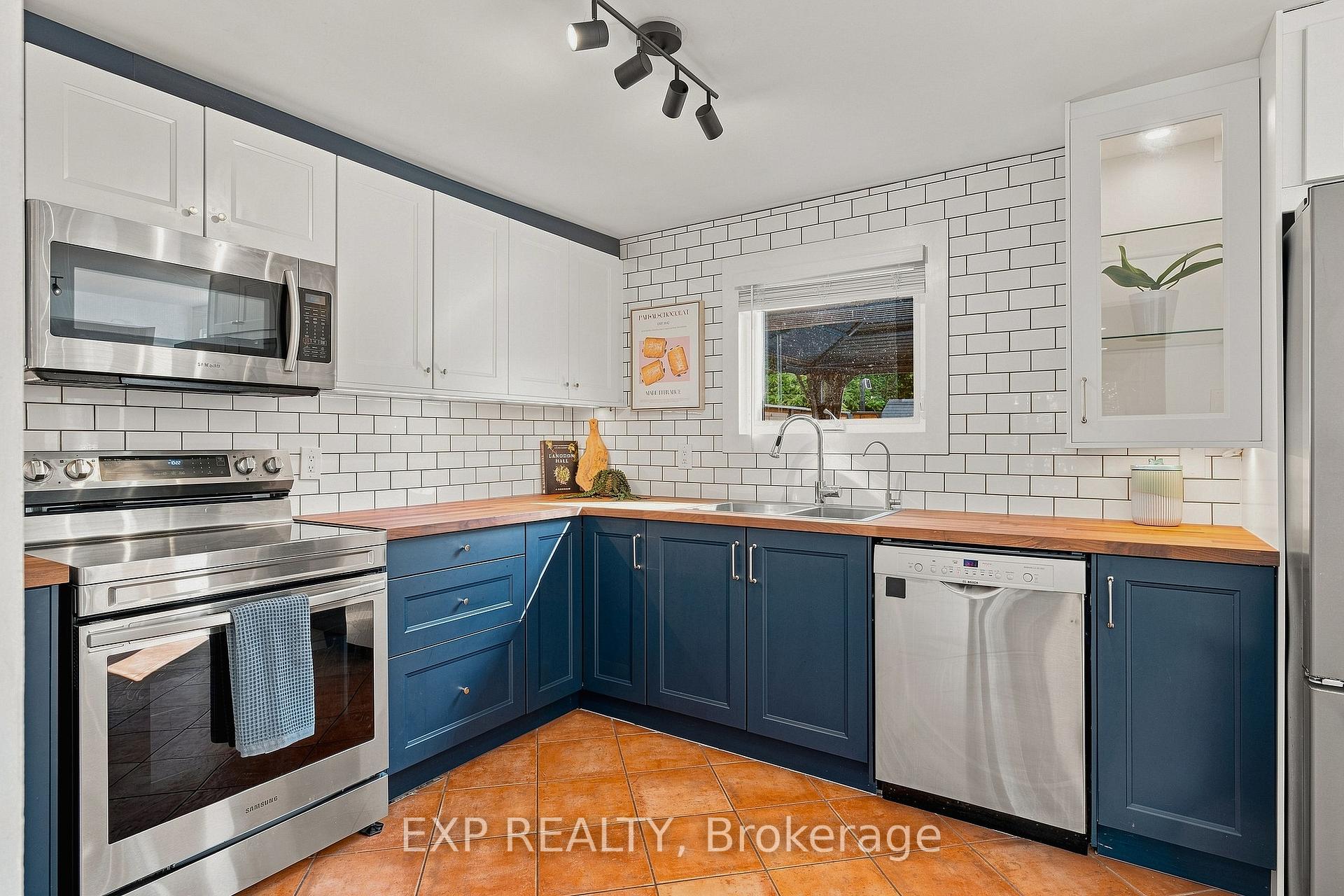 Photo 8 of 22 Driftwood Drive, Kitchener, Forest Heights — HOMEH