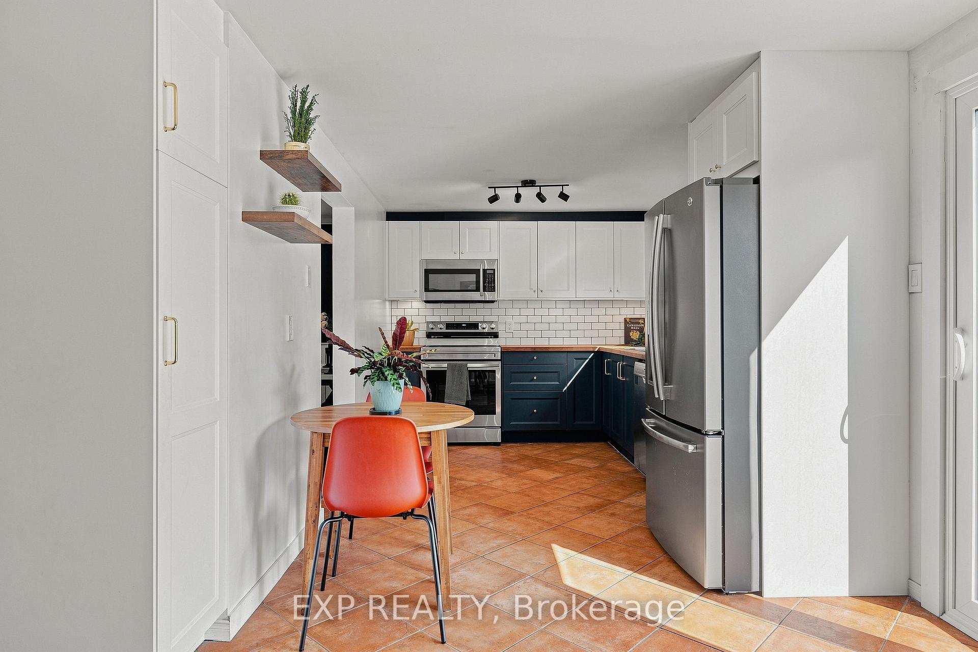 Photo 9 of 22 Driftwood Drive, Kitchener, Forest Heights — HOMEH