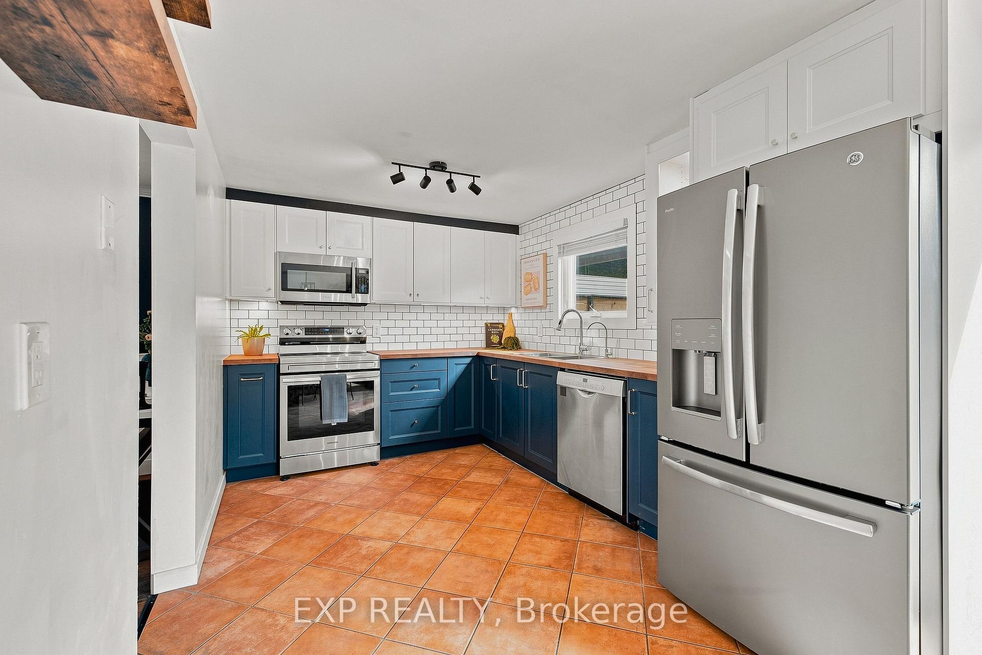 Photo 10 of 22 Driftwood Drive, Kitchener, Forest Heights — HOMEH