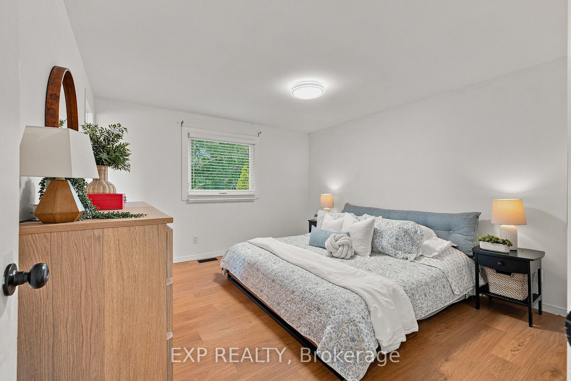Photo 20 of 22 Driftwood Drive, Kitchener, Forest Heights — HOMEH