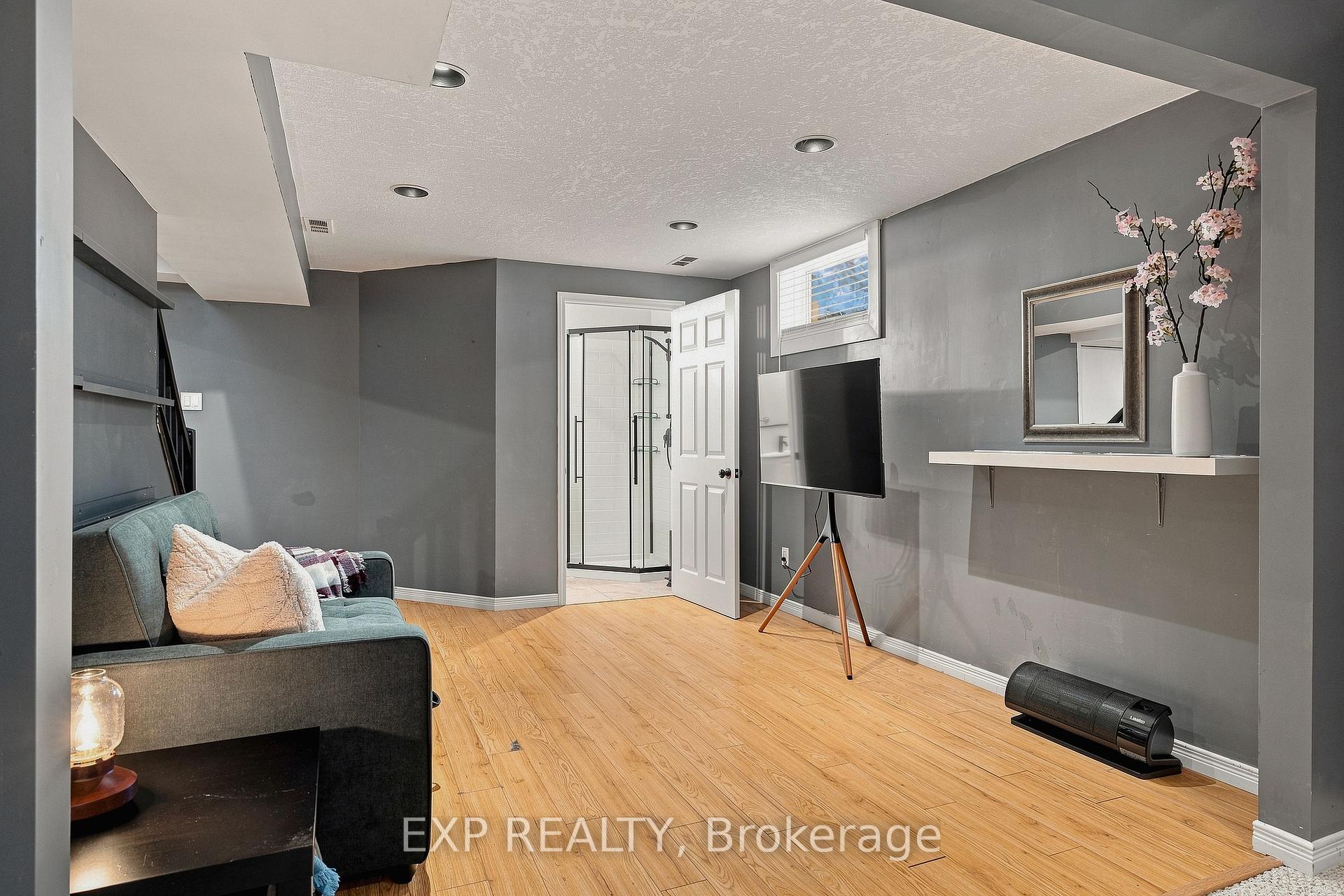 Photo 29 of 22 Driftwood Drive, Kitchener, Forest Heights — HOMEH