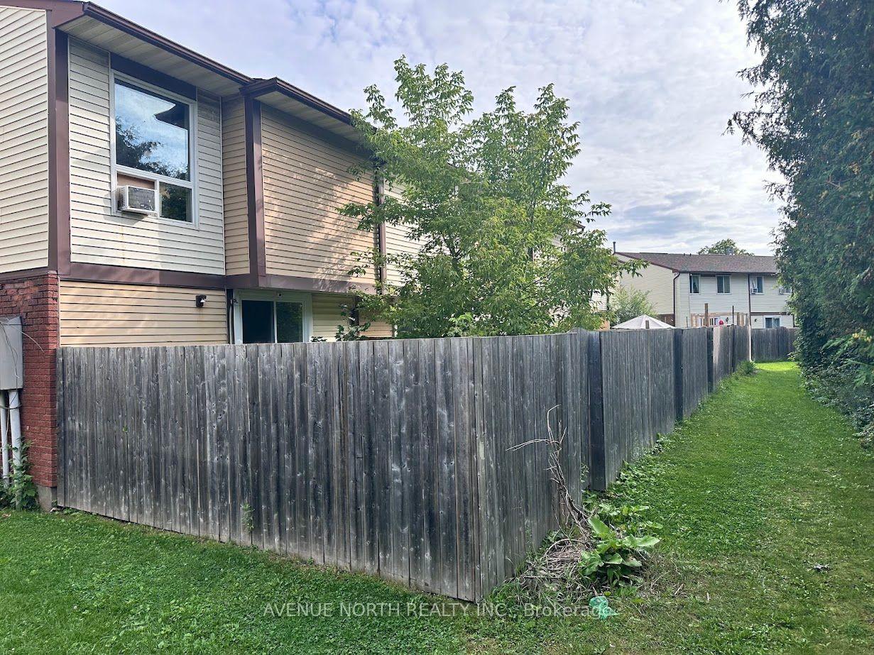 Photo 2 of 1352 Foxwell Street, Ottawa, Pineview — HOMEH
