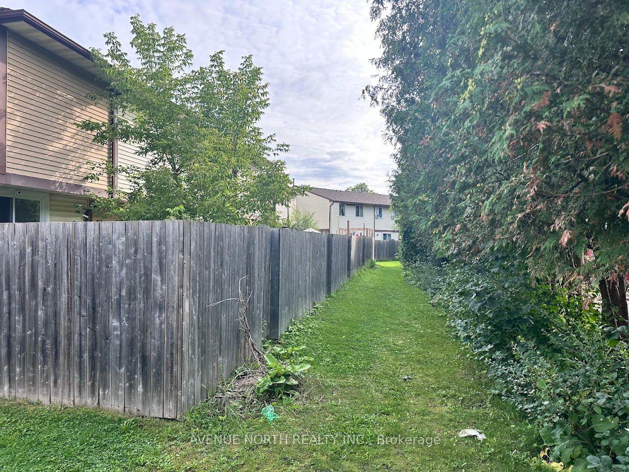 Photo 3 of 1352 Foxwell Street, Ottawa, Pineview — HOMEH