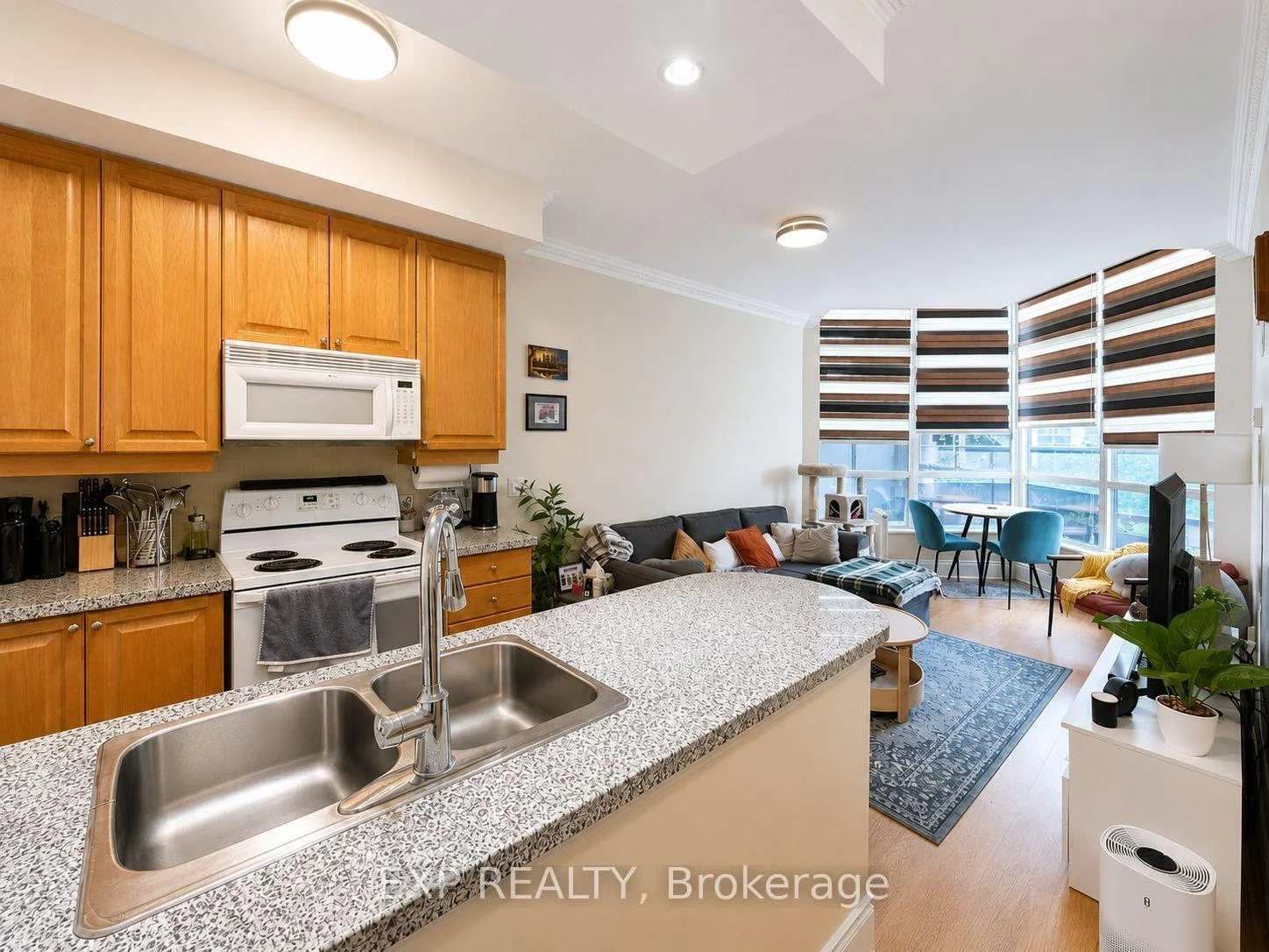 Photo 6 of Unit 310, 10 Northtown Way, North York, Willowdale East — HOMEH