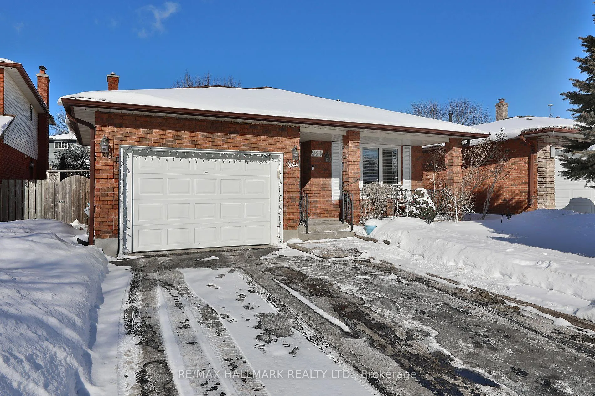 Photo 1 of 944 William Booth Crescent, Oshawa, Centennial — HOMEH