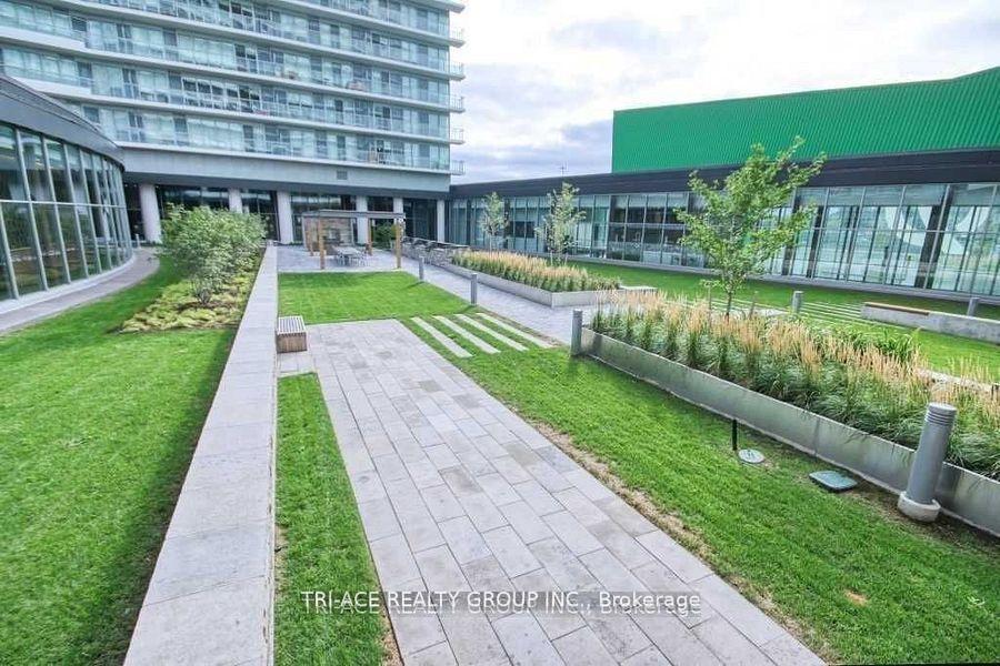Photo 4 of Unit Th02, 113 Mcmahon Drive, North York, Bayview Village — HOMEH