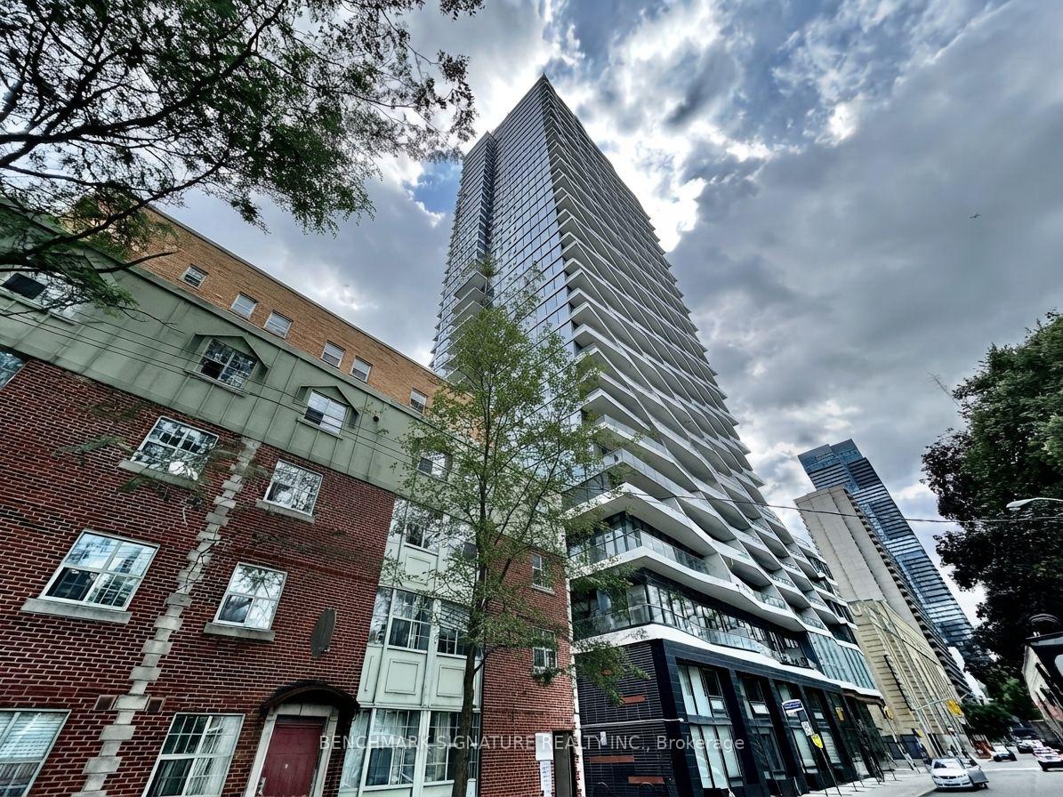Front of Unit 523, 85 Wood Street