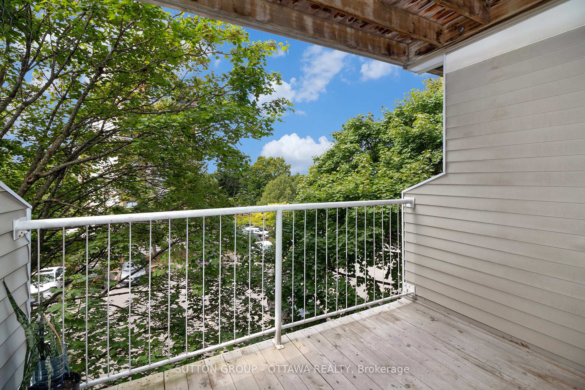 Photo 4 of Unit 314, 270 Brittany Drive, Ottawa, Viscount Alexander Park — HOMEH