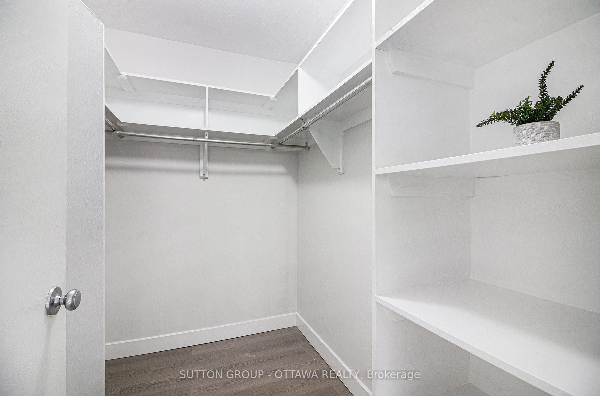 Photo 10 of Unit 314, 270 Brittany Drive, Ottawa, Viscount Alexander Park — HOMEH