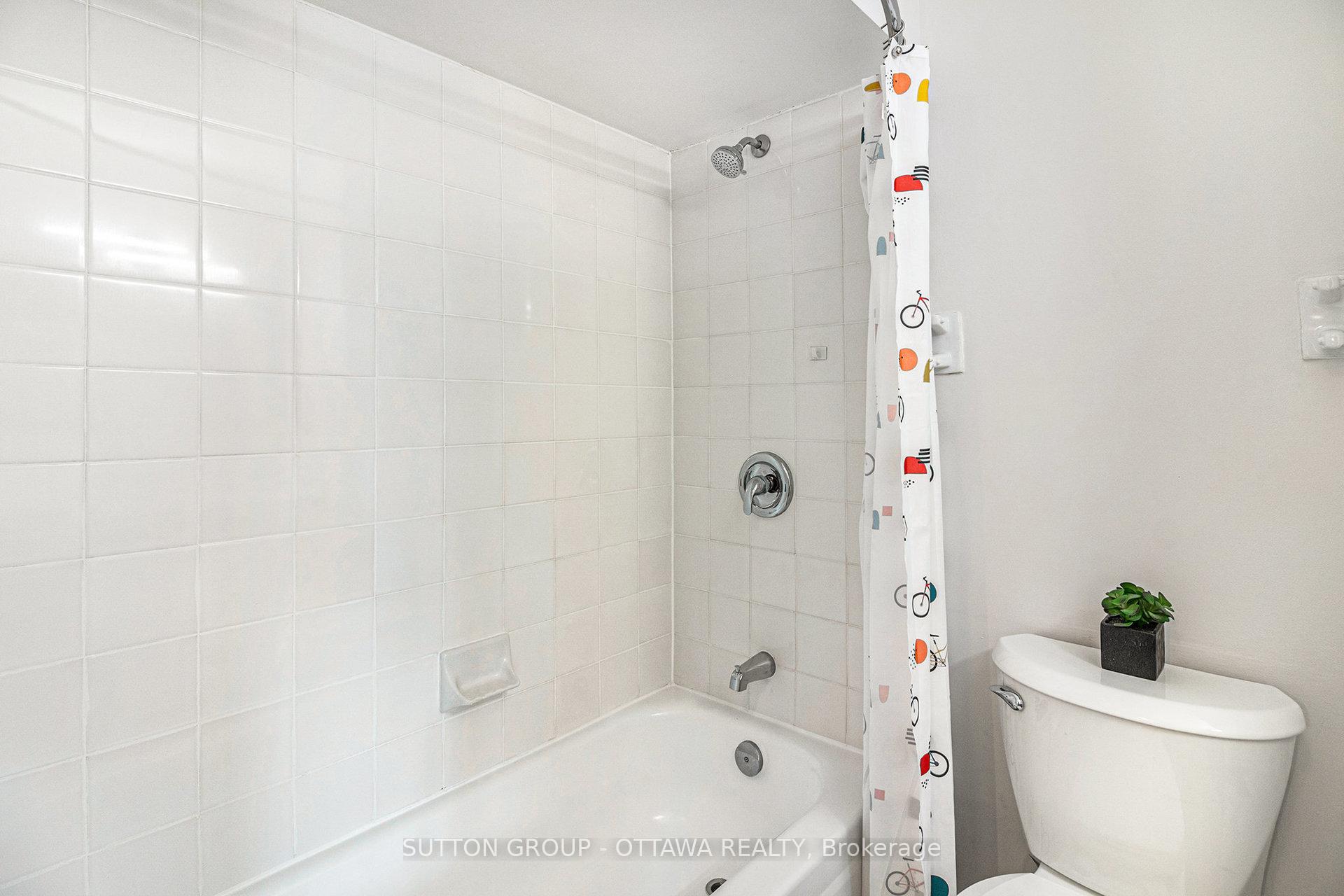 Photo 17 of Unit 314, 270 Brittany Drive, Ottawa, Viscount Alexander Park — HOMEH