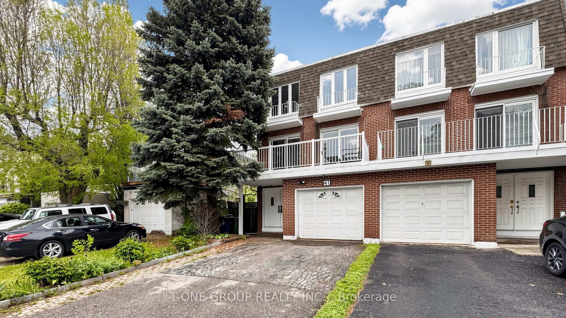Photo 2 of 41 Chipwood Crescent, North York, Pleasant View — HOMEH