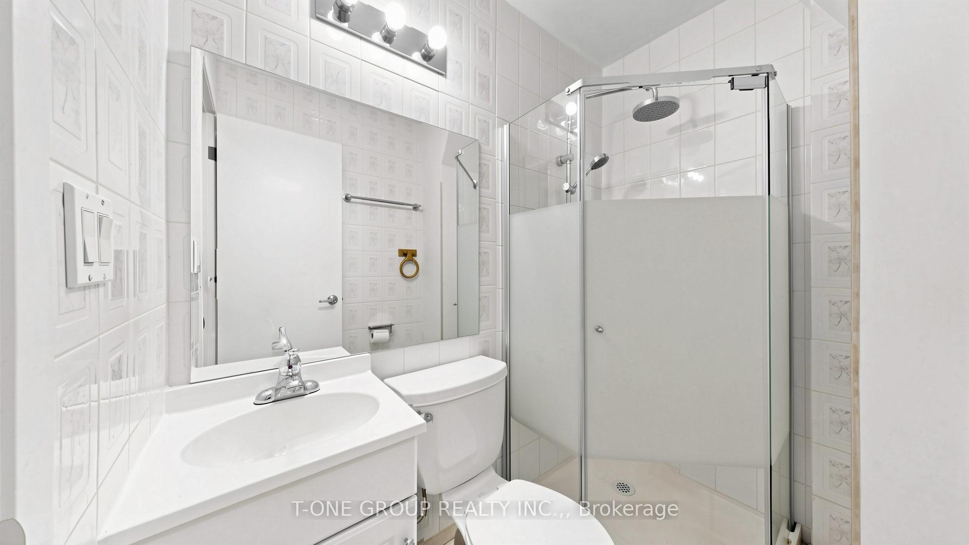 Photo 5 of 41 Chipwood Crescent, North York, Pleasant View — HOMEH