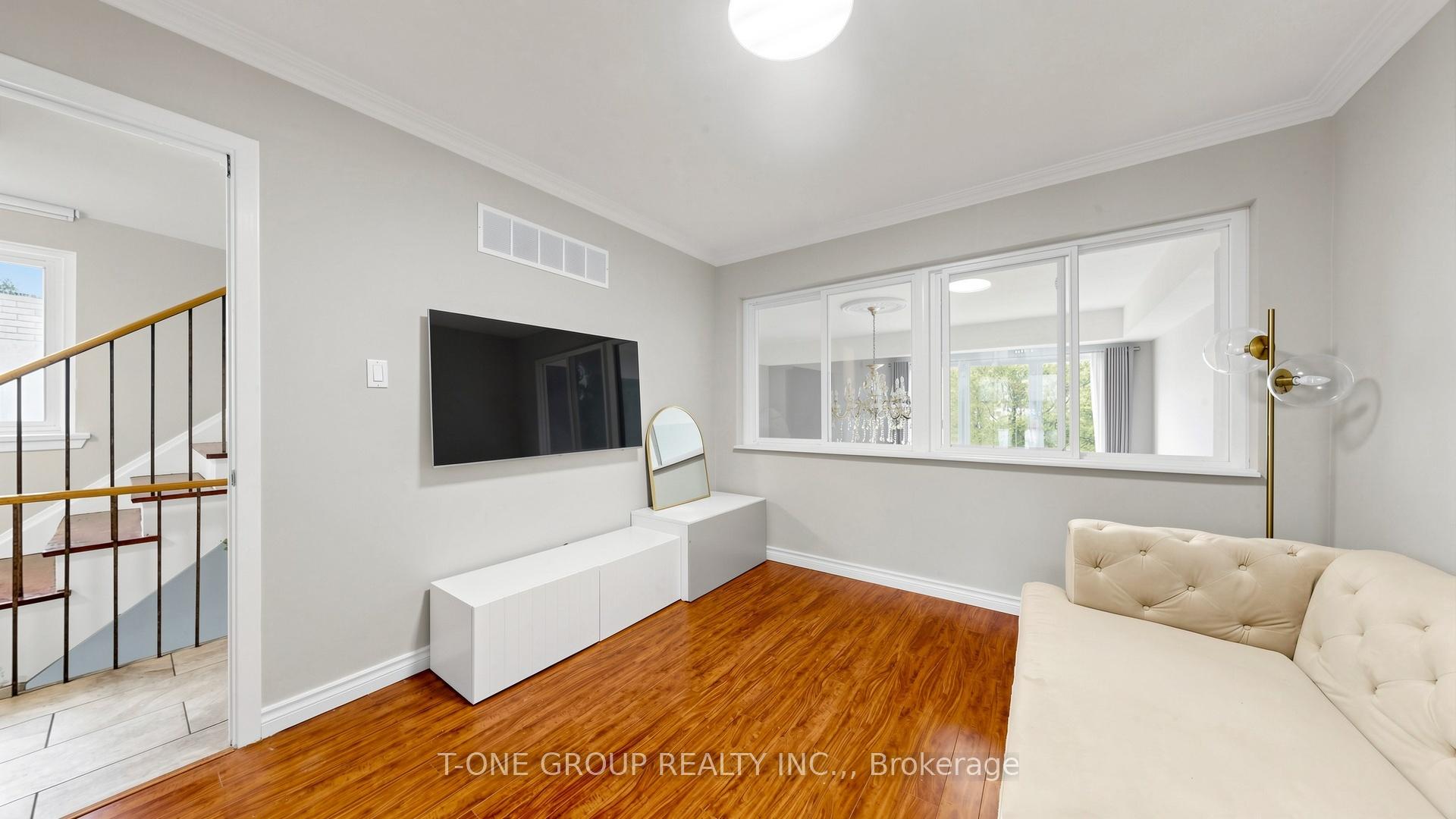 Photo 7 of 41 Chipwood Crescent, North York, Pleasant View — HOMEH