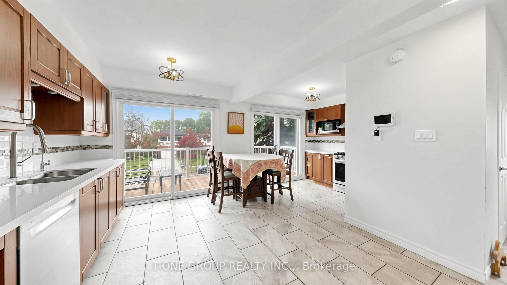 Photo 13 of 41 Chipwood Crescent, North York, Pleasant View — HOMEH