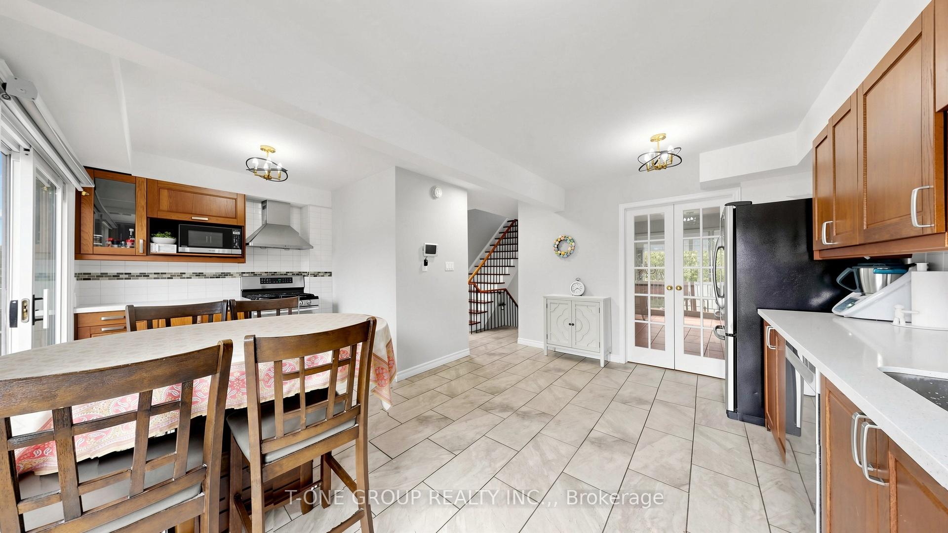 Photo 14 of 41 Chipwood Crescent, North York, Pleasant View — HOMEH