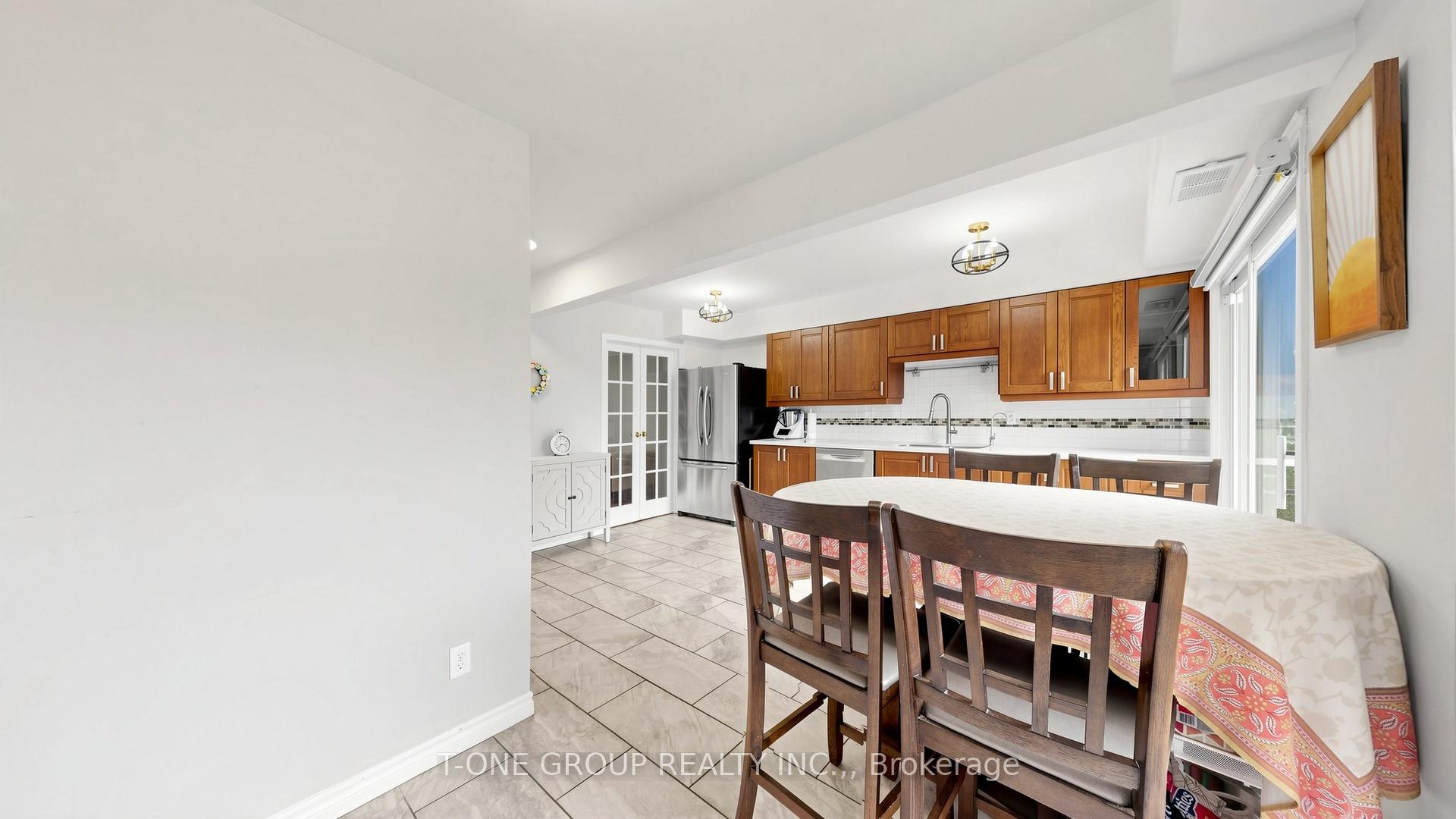 Photo 15 of 41 Chipwood Crescent, North York, Pleasant View — HOMEH