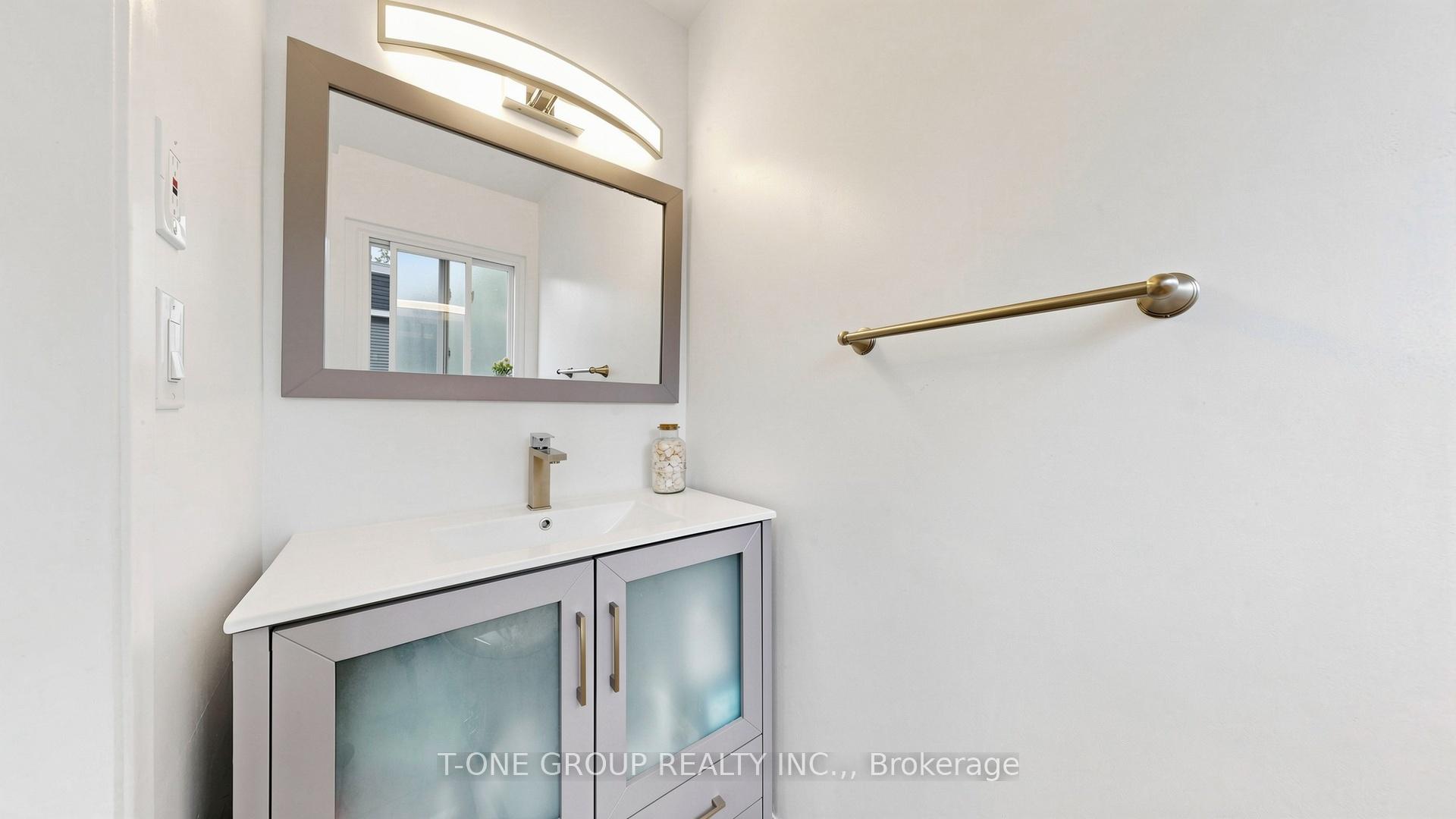 Photo 21 of 41 Chipwood Crescent, North York, Pleasant View — HOMEH
