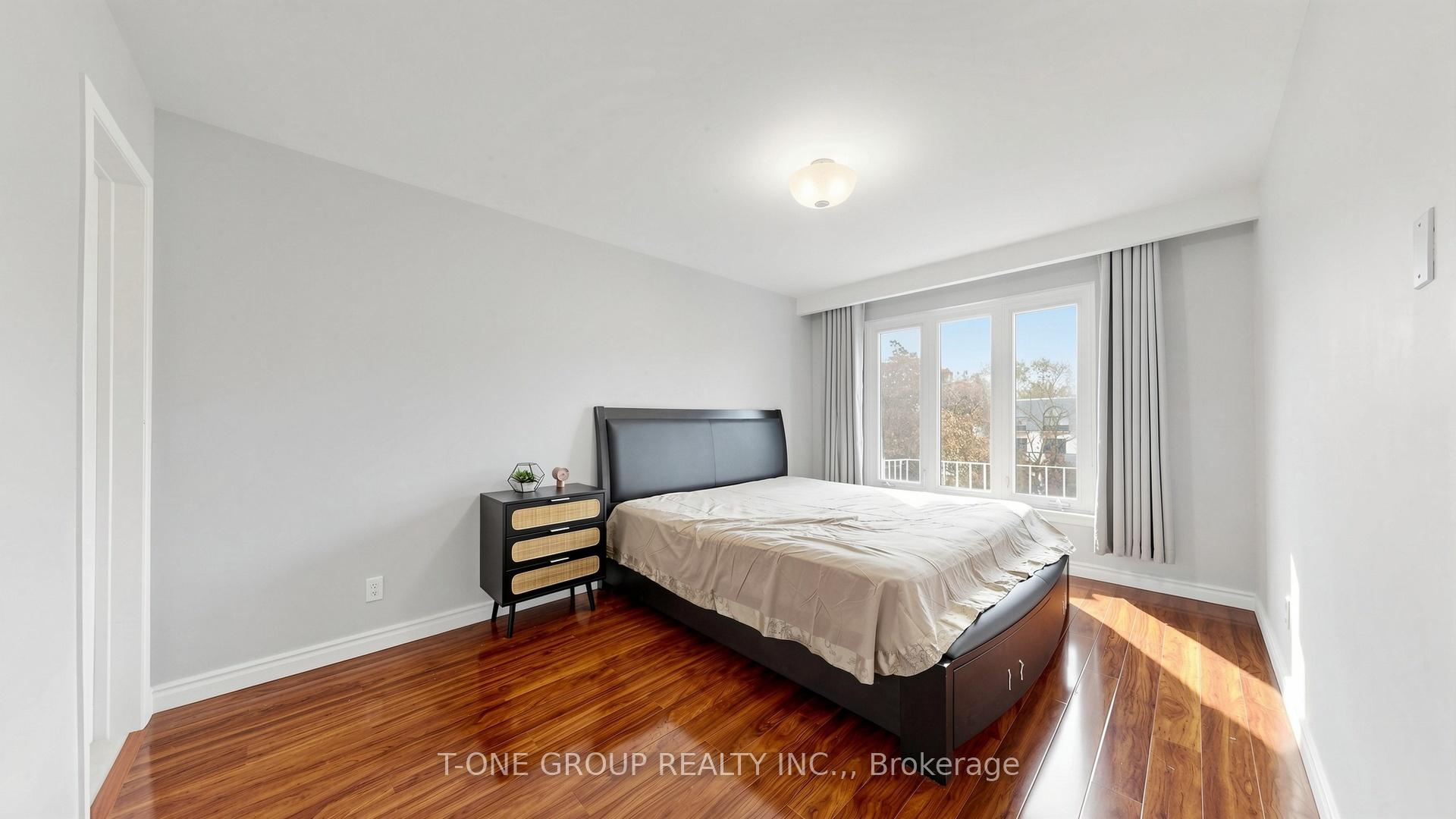 Photo 23 of 41 Chipwood Crescent, North York, Pleasant View — HOMEH
