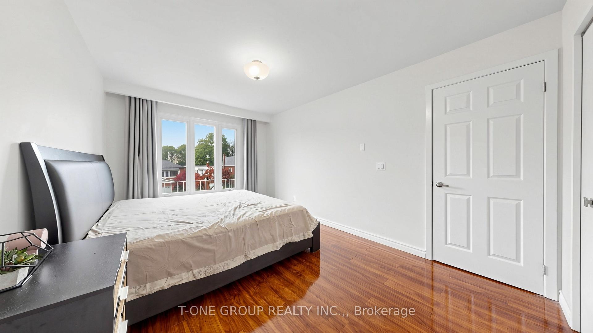 Photo 24 of 41 Chipwood Crescent, North York, Pleasant View — HOMEH