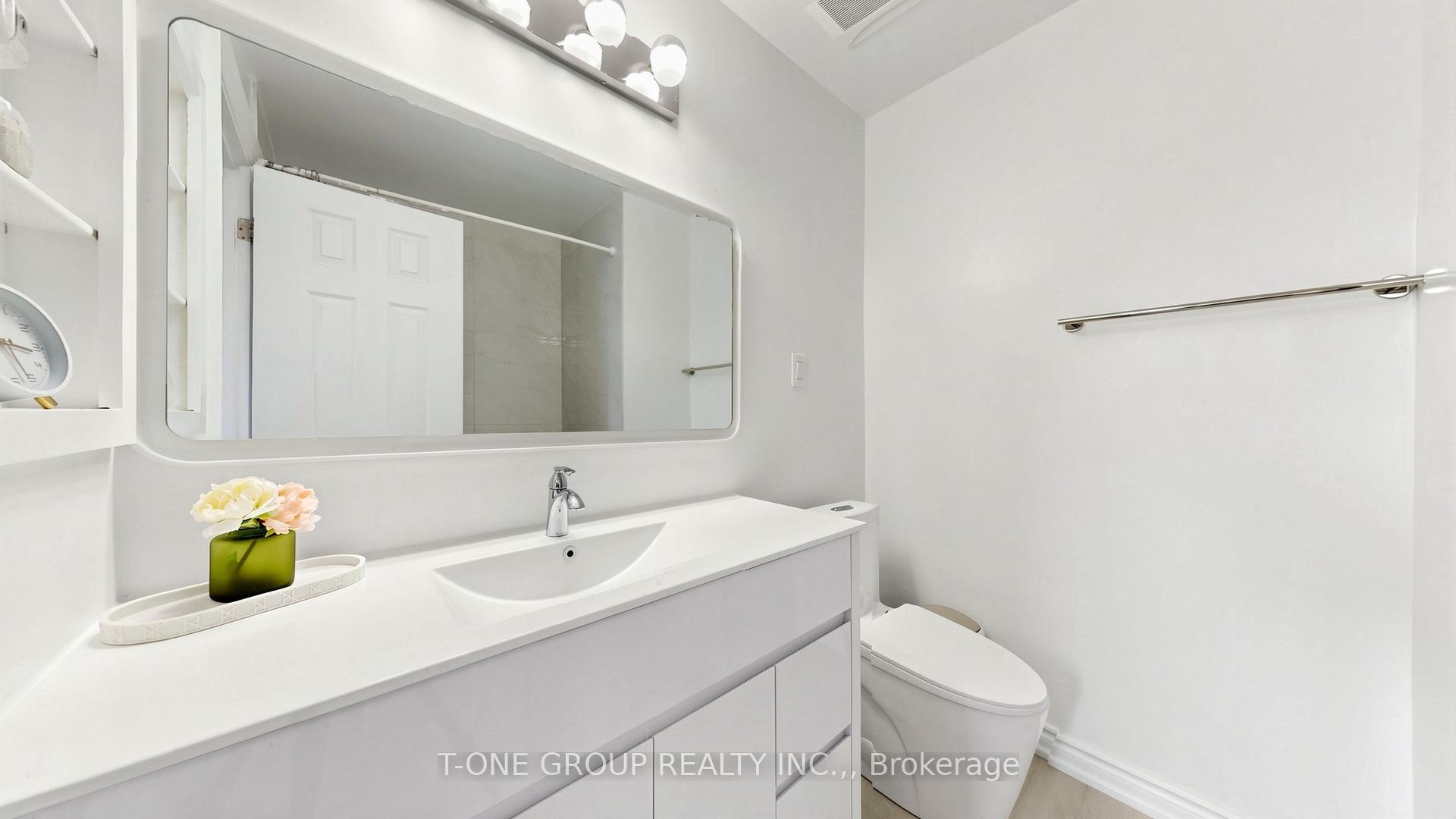 Photo 26 of 41 Chipwood Crescent, North York, Pleasant View — HOMEH