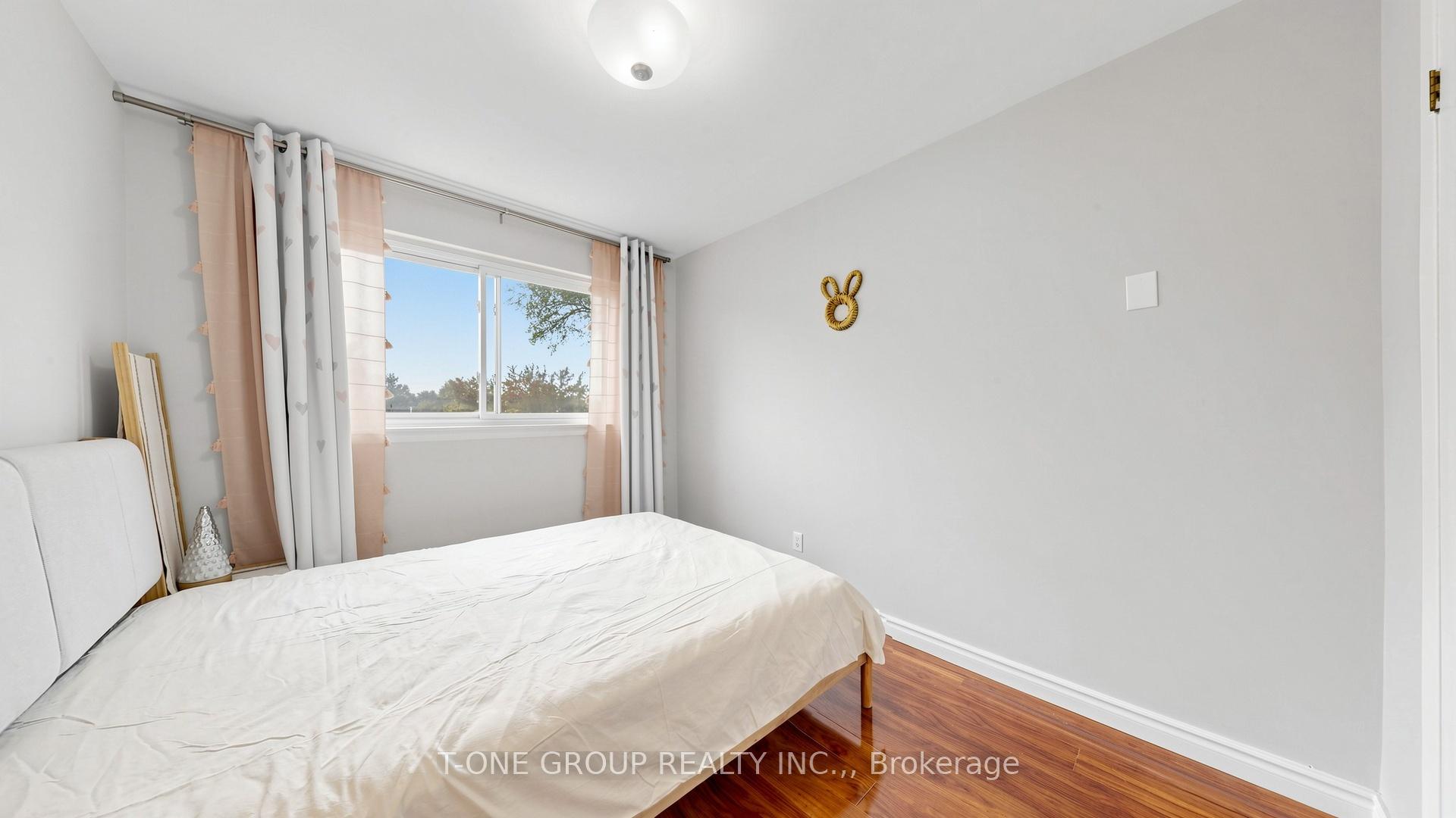 Photo 29 of 41 Chipwood Crescent, North York, Pleasant View — HOMEH