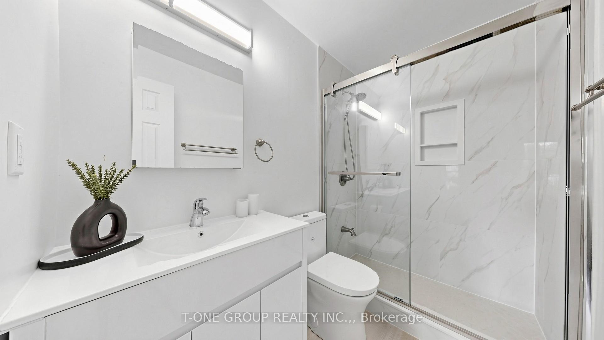 Photo 37 of 41 Chipwood Crescent, North York, Pleasant View — HOMEH
