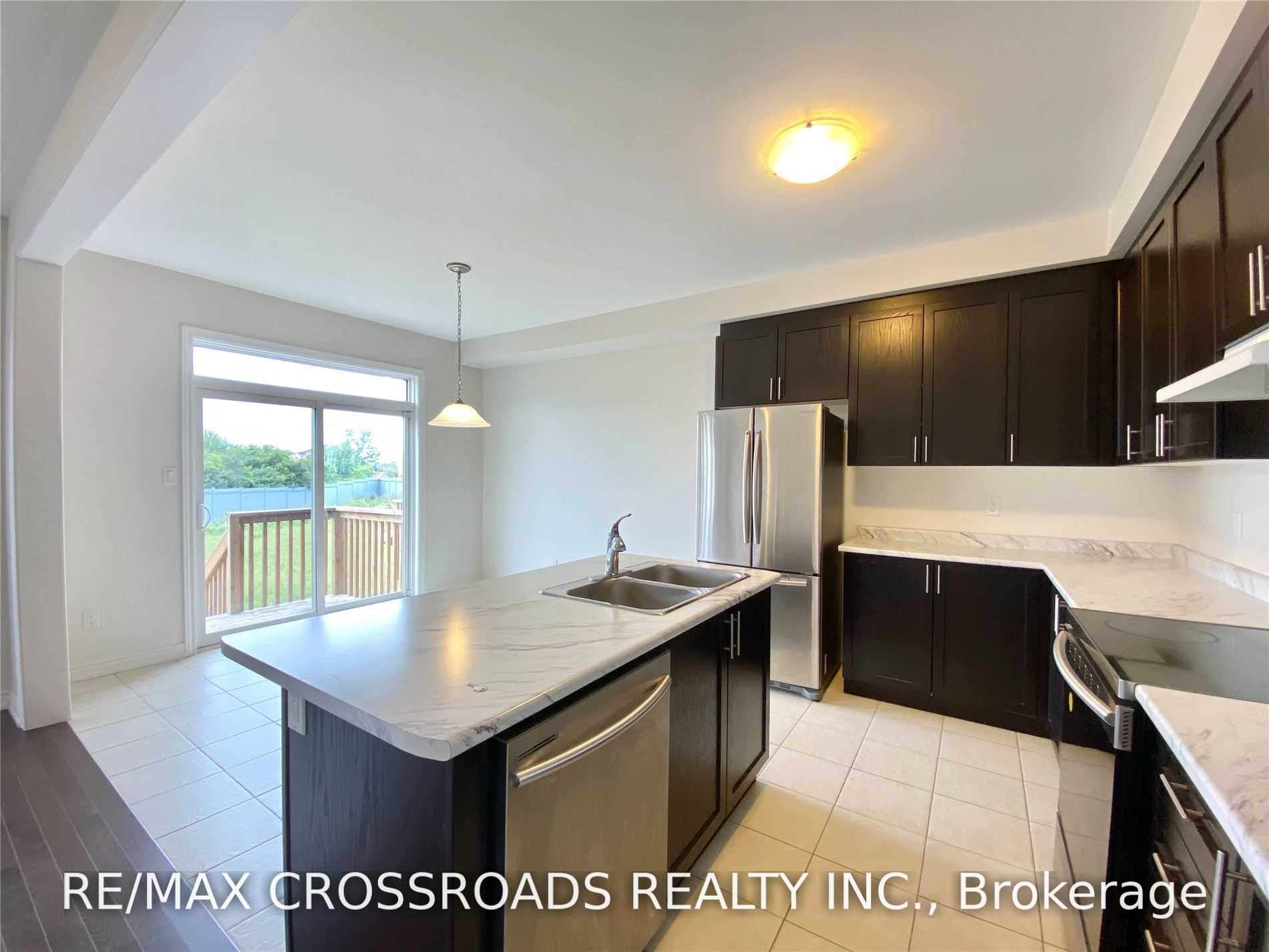 Photo 7 of 172 Decast Crescent, Markham, Box Grove — HOMEH