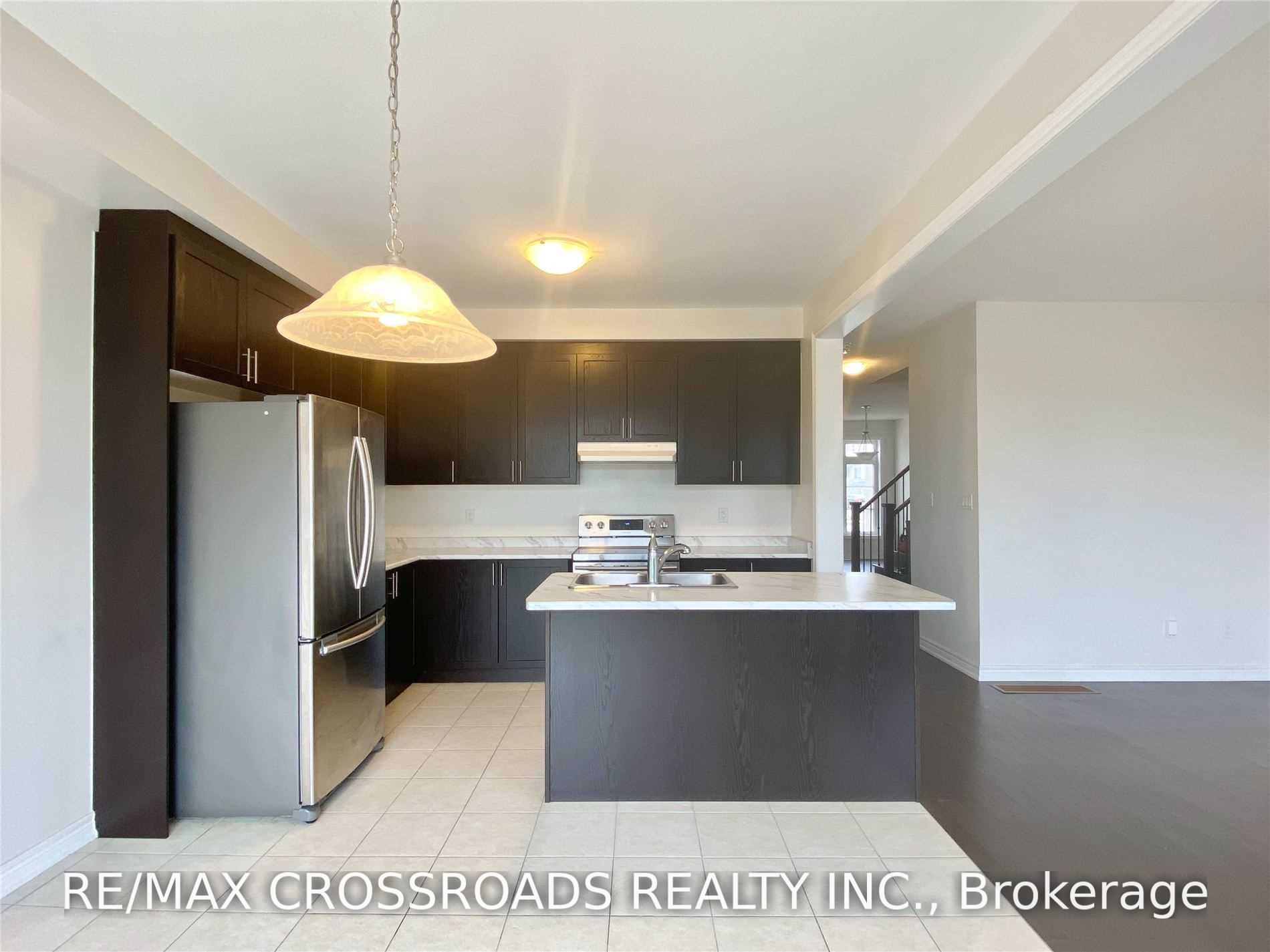 Photo 8 of 172 Decast Crescent, Markham, Box Grove — HOMEH