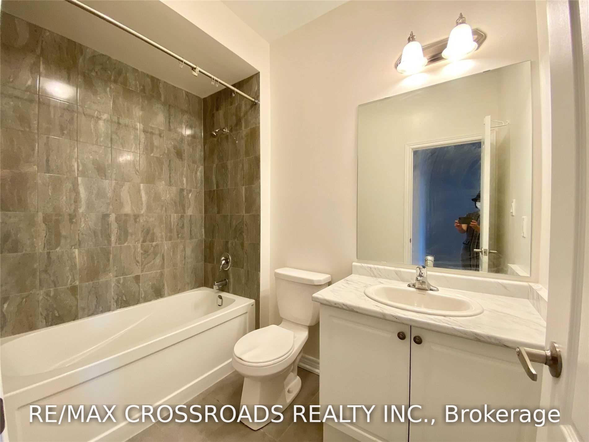 Photo 23 of 172 Decast Crescent, Markham, Box Grove — HOMEH
