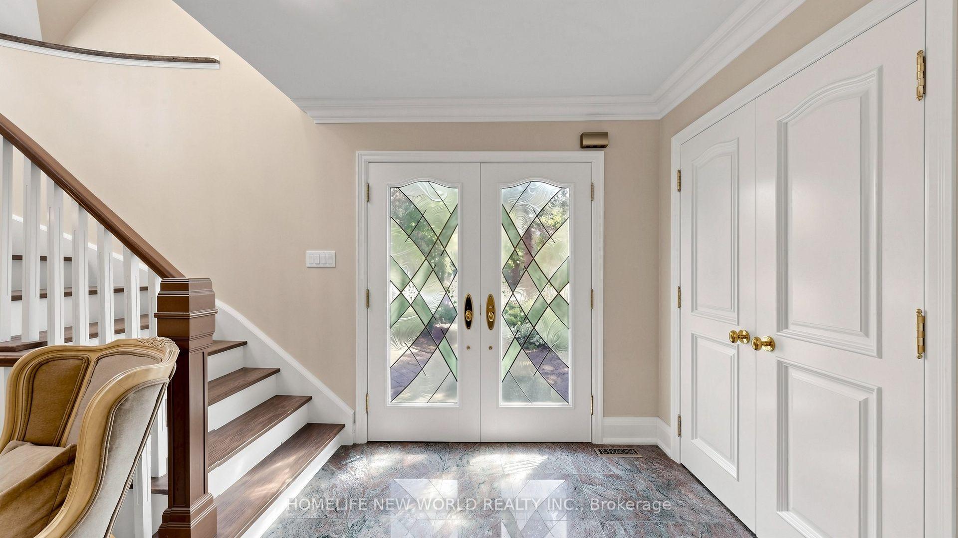 Photo 2 of 38 Old English Lane, Markham, Bayview Glen — HOMEH