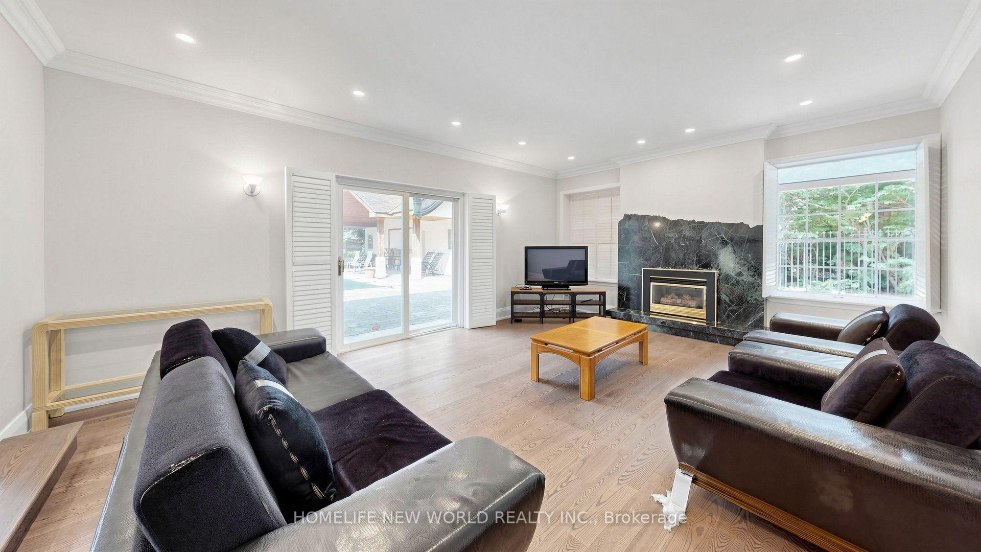 Photo 7 of 38 Old English Lane, Markham, Bayview Glen — HOMEH