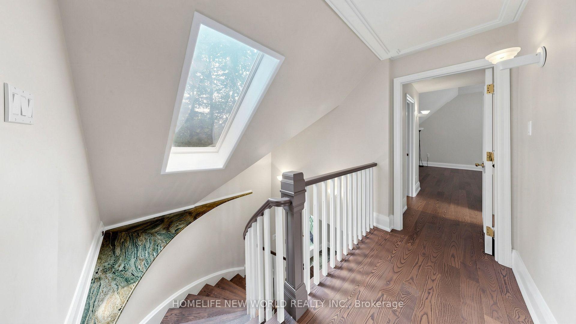 Photo 9 of 38 Old English Lane, Markham, Bayview Glen — HOMEH