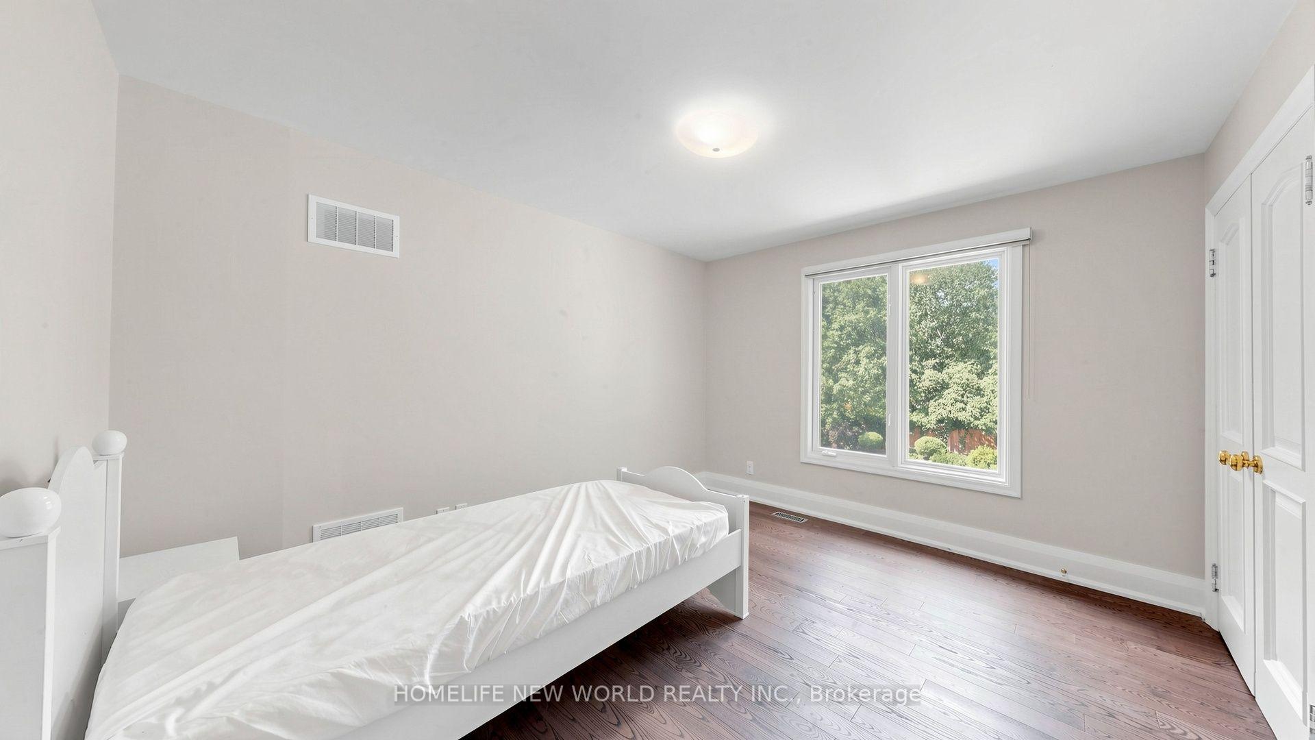 Photo 13 of 38 Old English Lane, Markham, Bayview Glen — HOMEH