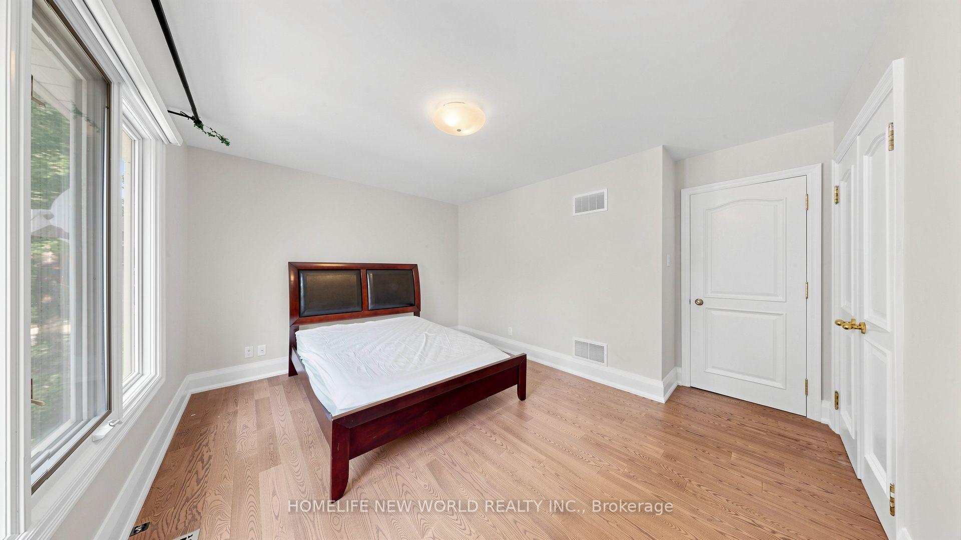 Photo 14 of 38 Old English Lane, Markham, Bayview Glen — HOMEH