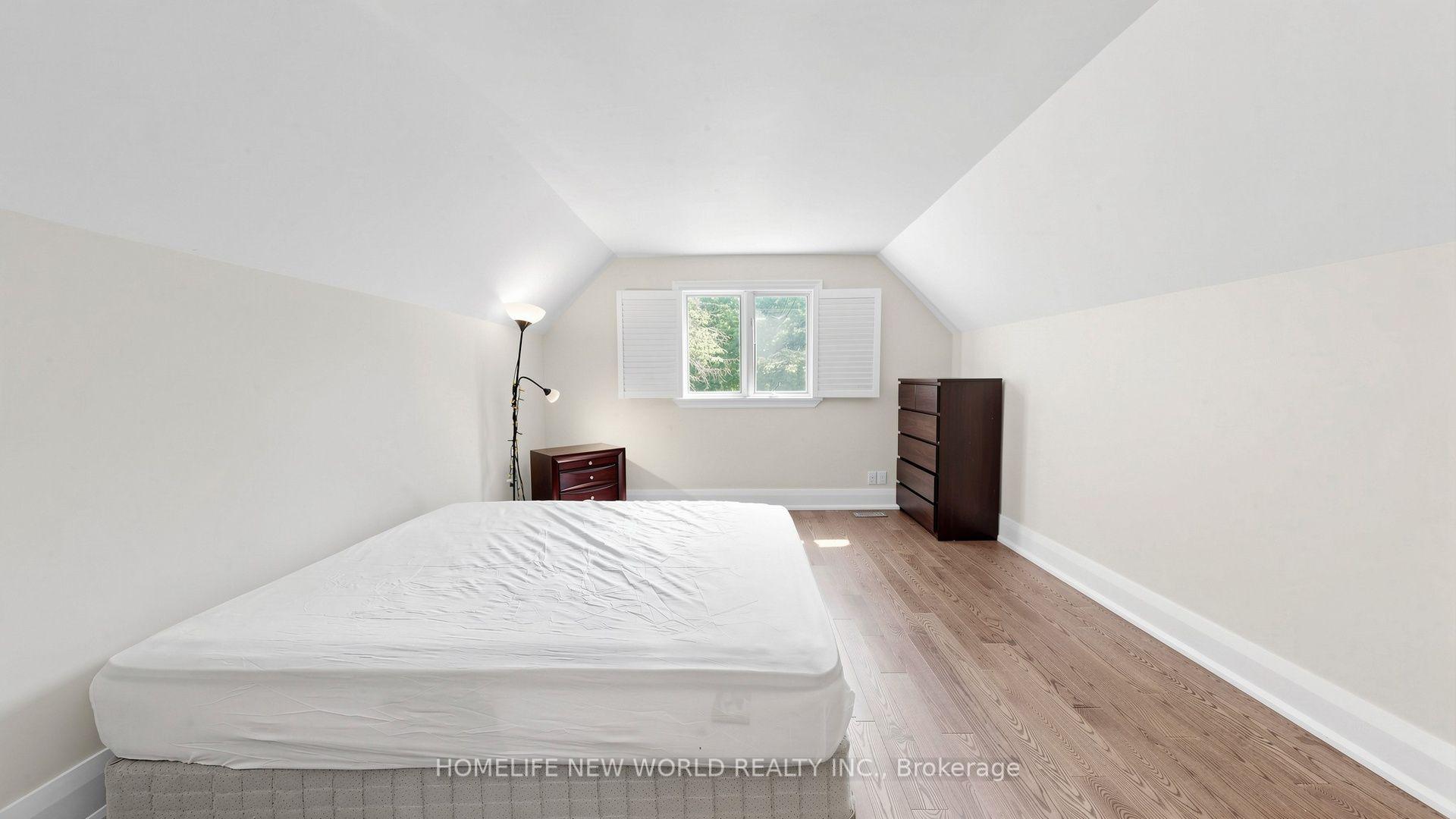 Photo 15 of 38 Old English Lane, Markham, Bayview Glen — HOMEH