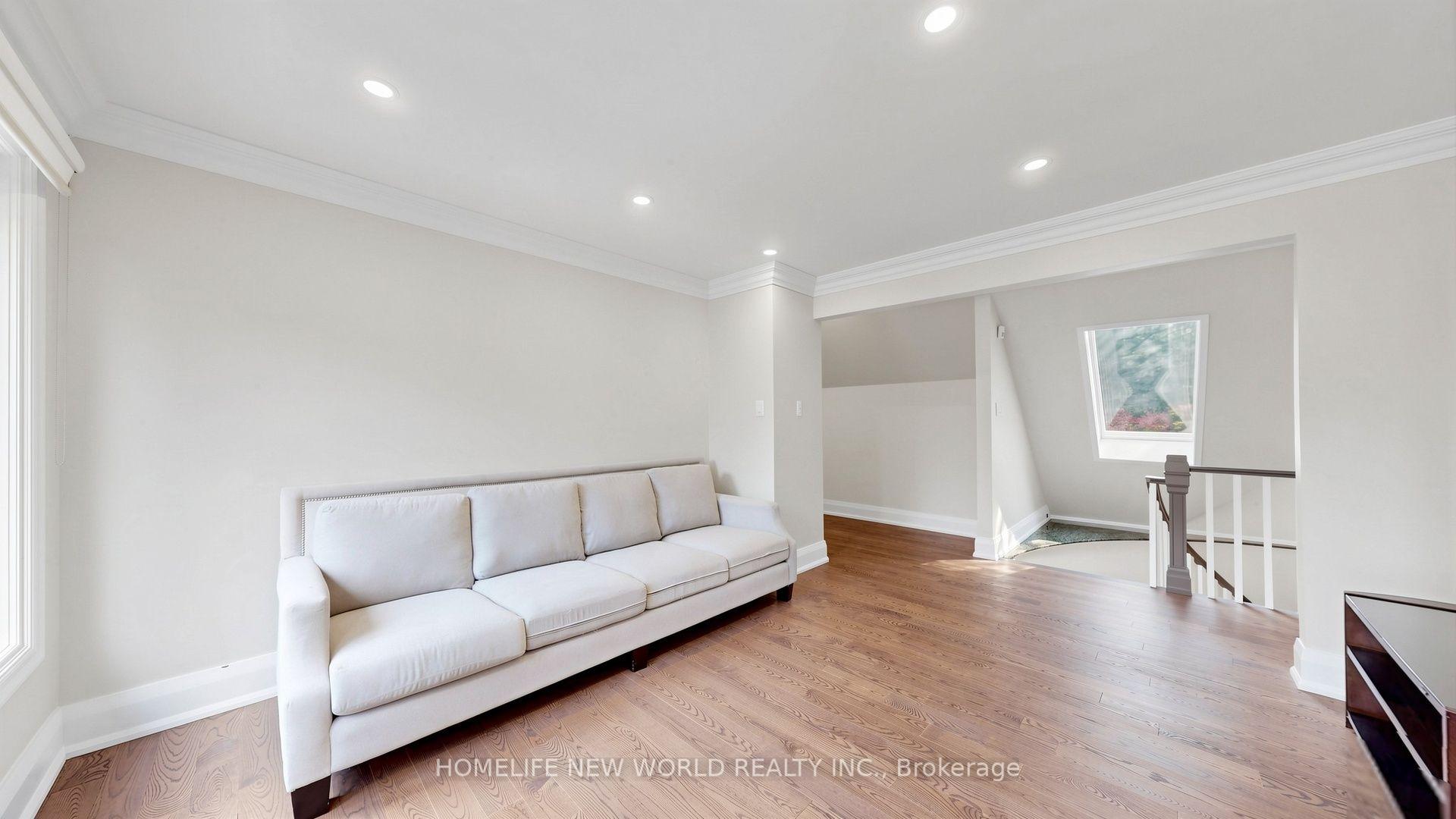 Photo 17 of 38 Old English Lane, Markham, Bayview Glen — HOMEH