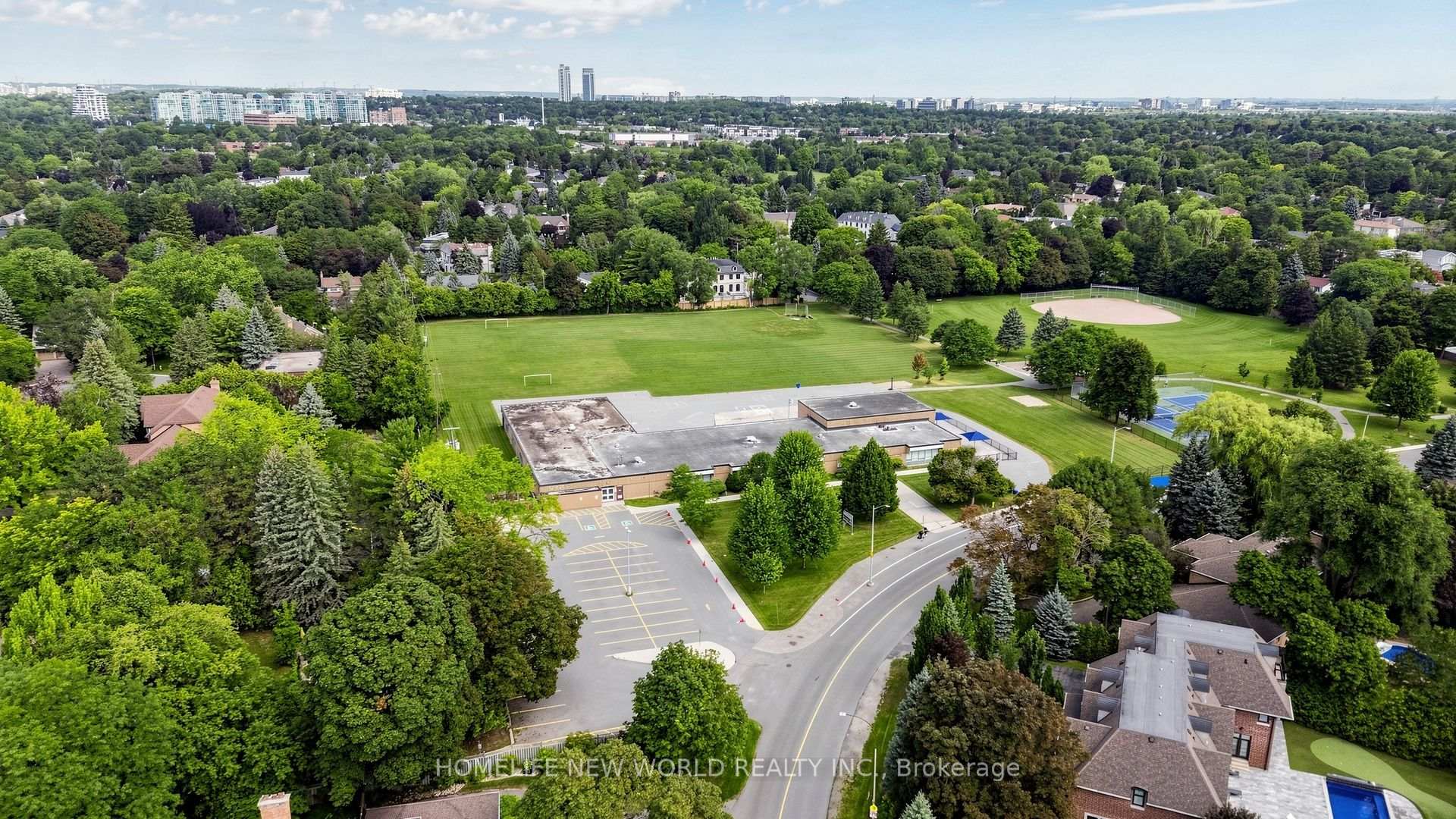 Photo 25 of 38 Old English Lane, Markham, Bayview Glen — HOMEH