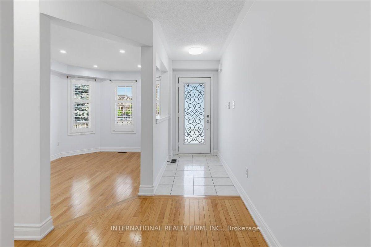 Photo 5 of 26 Mauve Drive, Brampton, Bram East — HOMEH