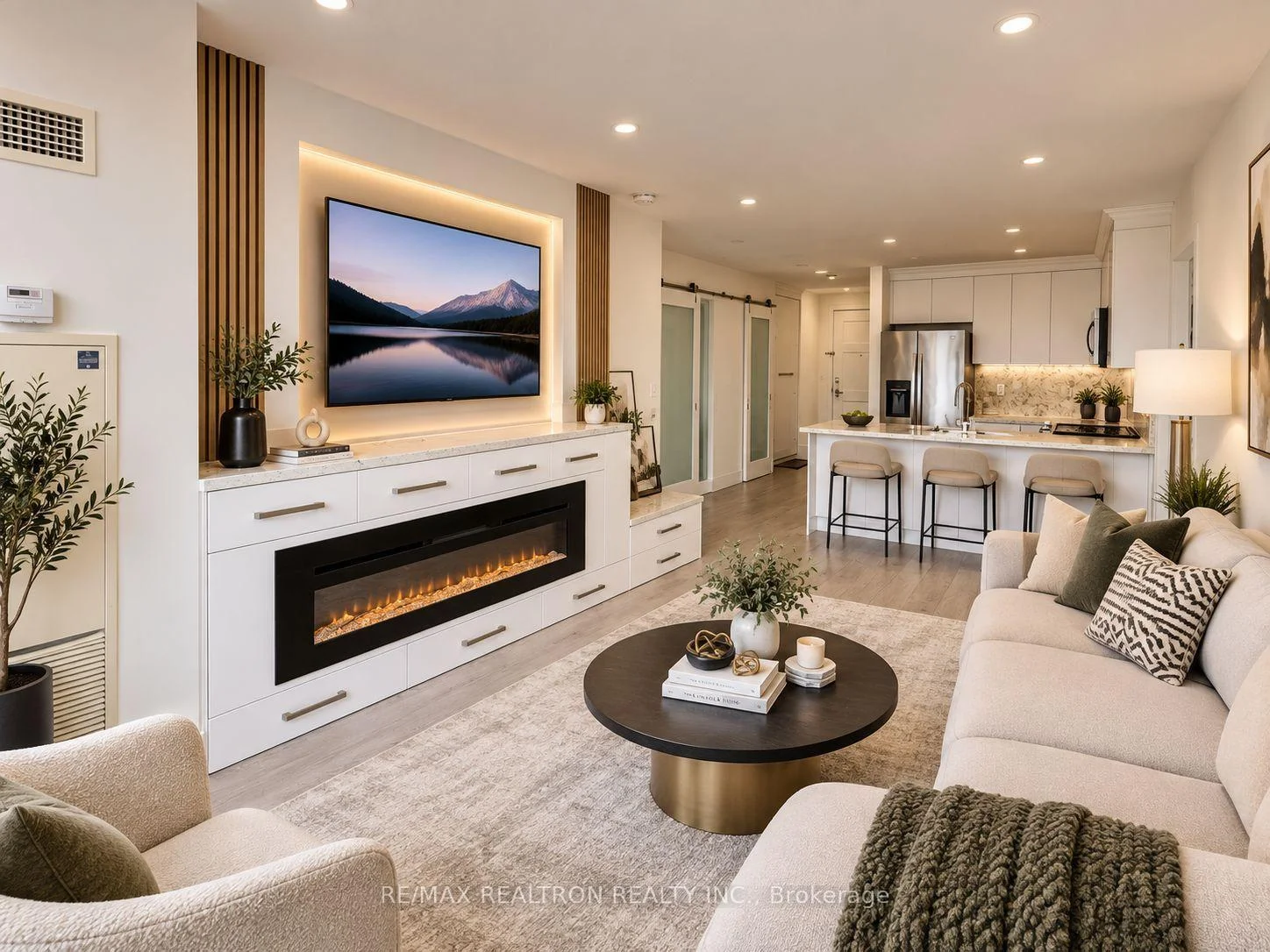 Front of Unit 812, 310 Red Maple Road