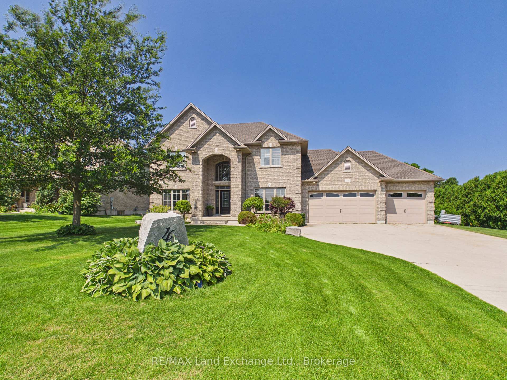 Photo 2 of 4 Scott Crescent, Huron-Kinloss — HOMEH