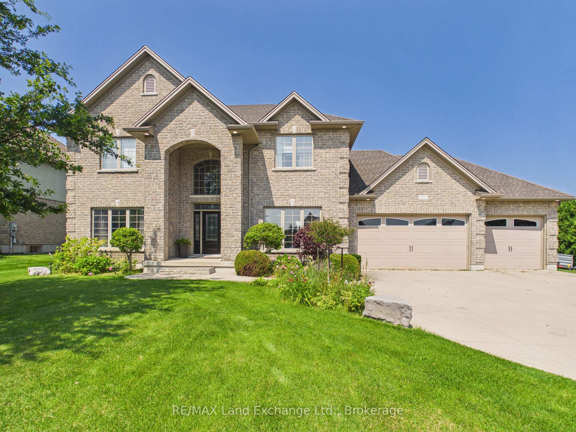 Photo 3 of 4 Scott Crescent, Huron-Kinloss — HOMEH