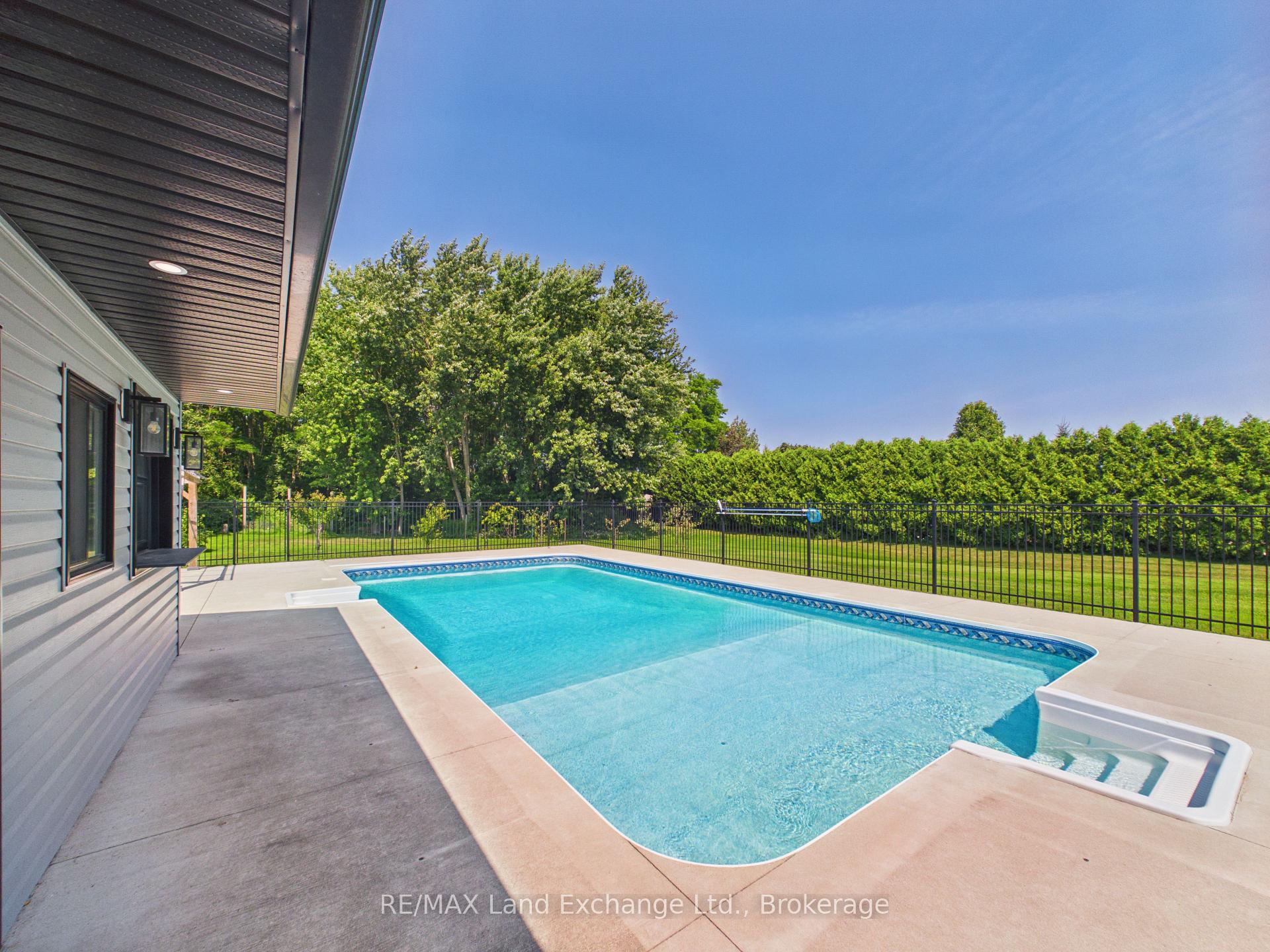 Photo 6 of 4 Scott Crescent, Huron-Kinloss — HOMEH