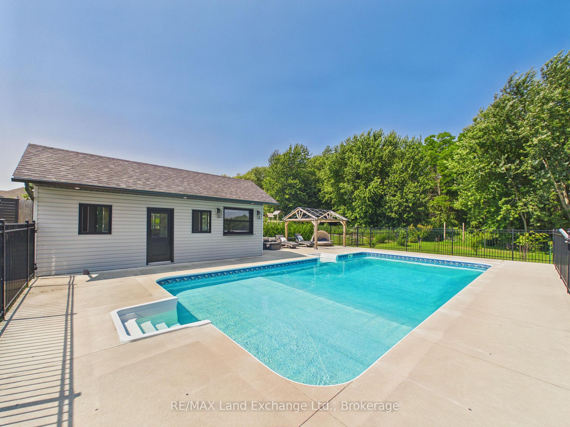 Photo 7 of 4 Scott Crescent, Huron-Kinloss — HOMEH