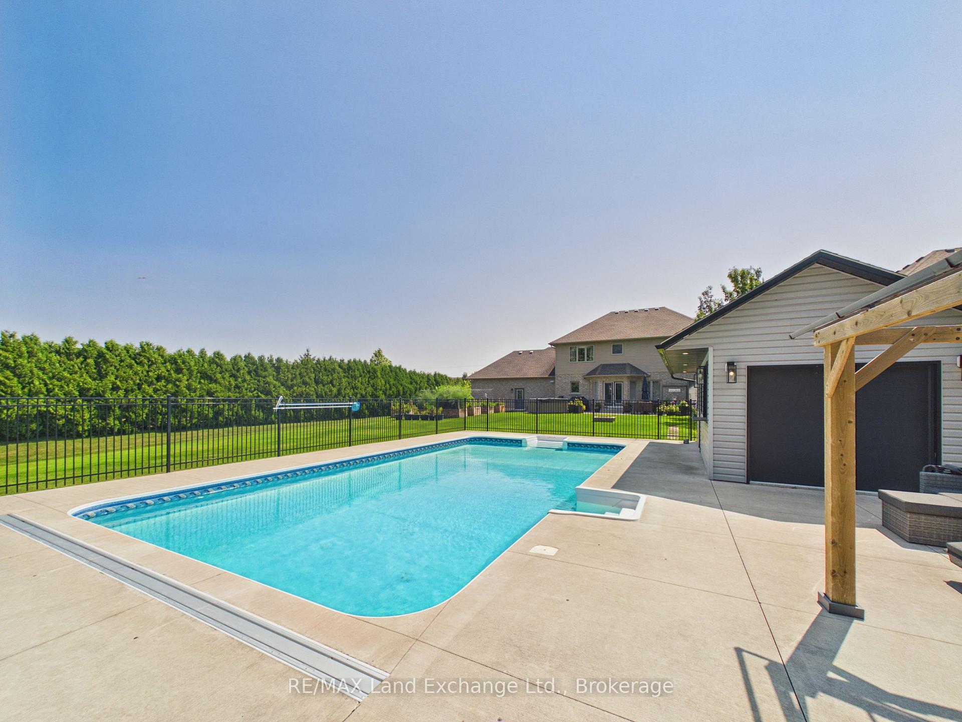 Photo 8 of 4 Scott Crescent, Huron-Kinloss — HOMEH