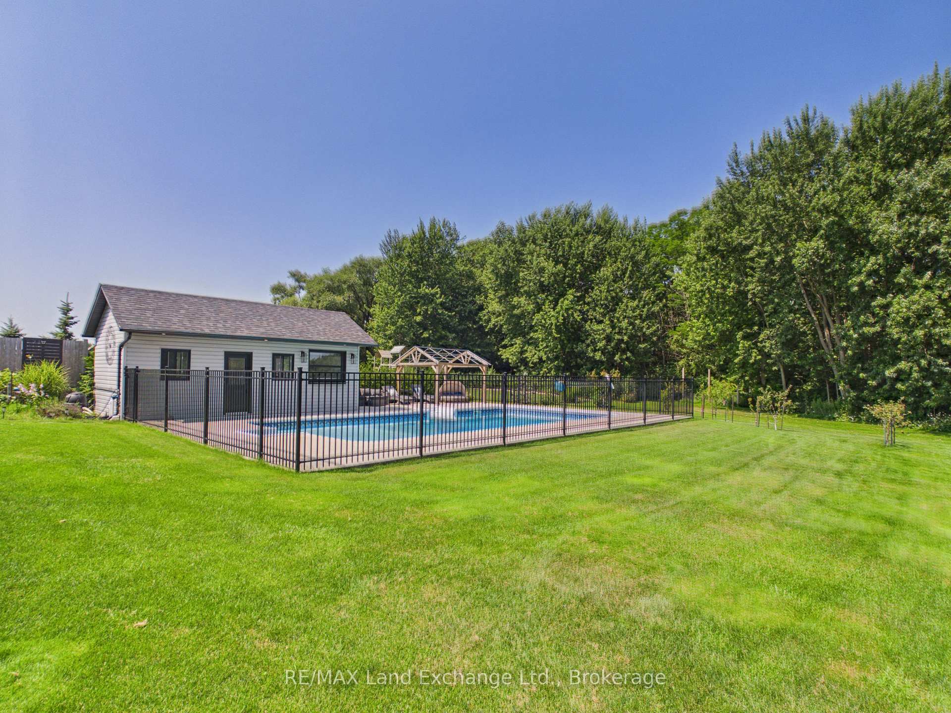 Photo 37 of 4 Scott Crescent, Huron-Kinloss — HOMEH